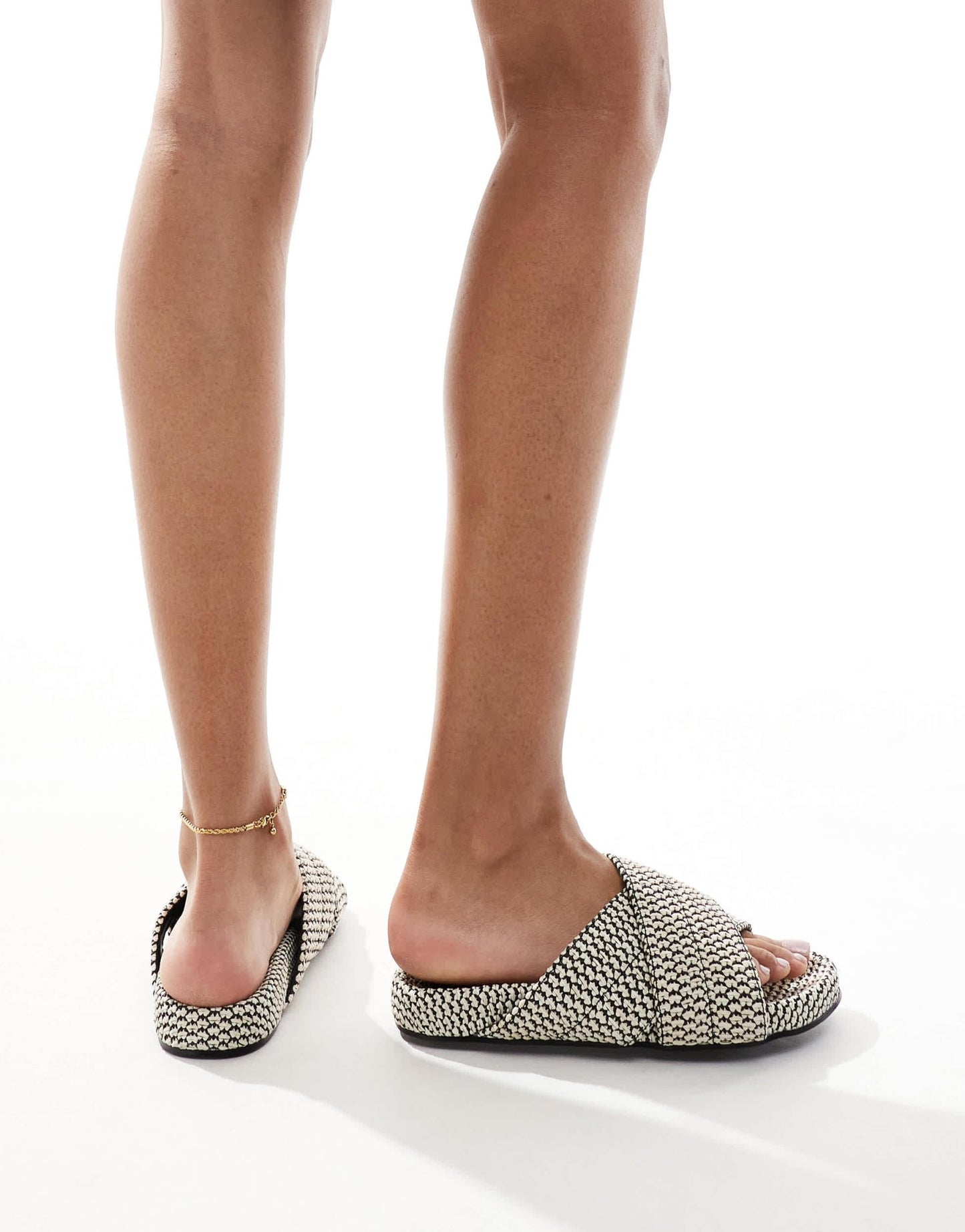 4th & Reckless woven crossover strap flat sandals in mono - ASOS Sample Sale