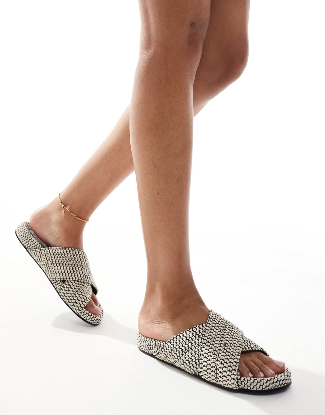 4th & Reckless woven crossover strap flat sandals in mono - ASOS Sample Sale
