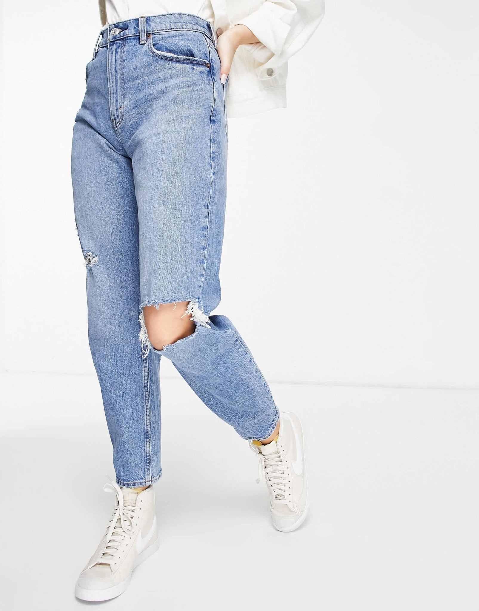 Abercrombie &Fitch 80's mom ripped jean in mid wash - ASOS Sample Sale