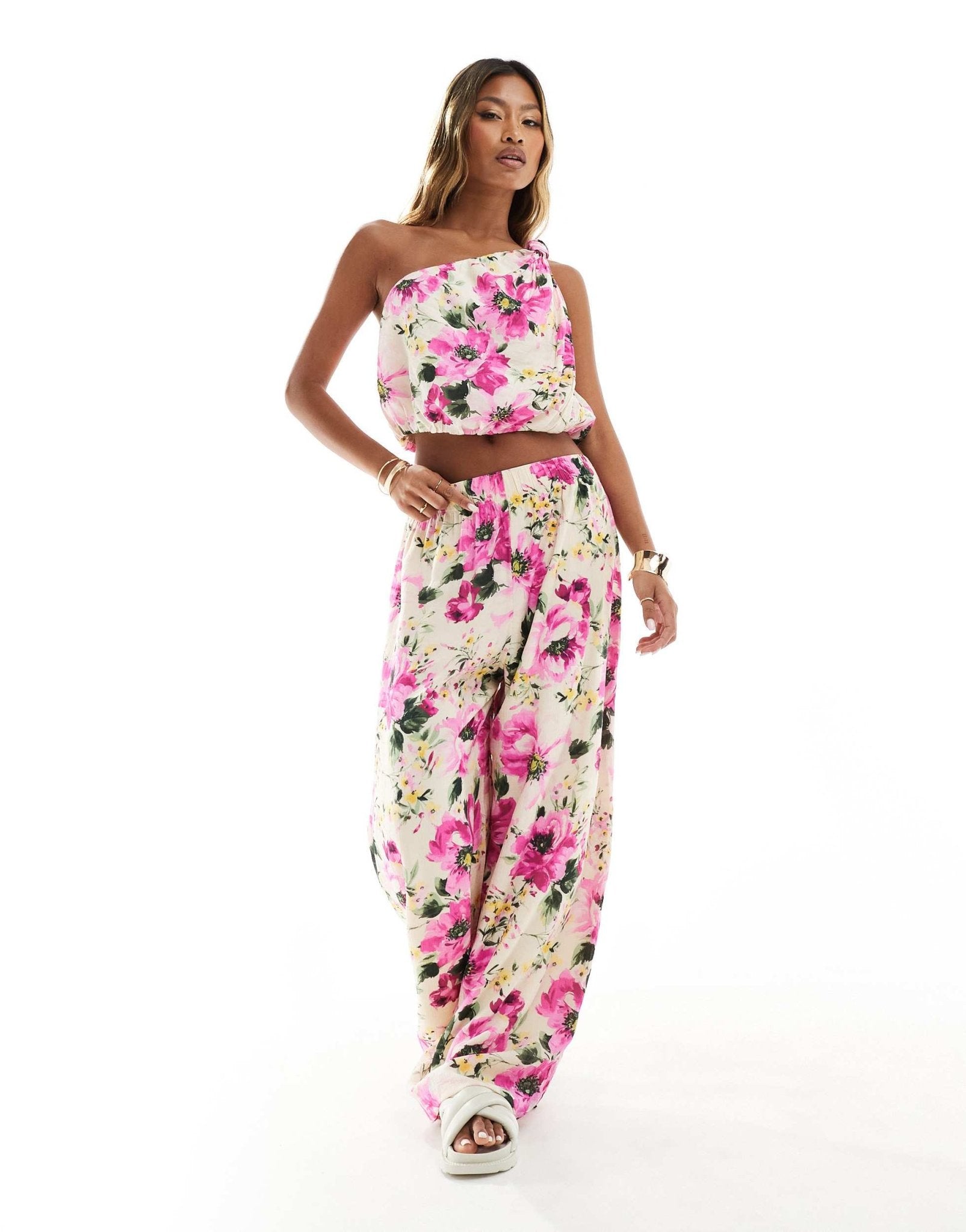 Abercrombie & Fitch co - ord one shoulder crinkle top in floral print - ASOS Sample Sale