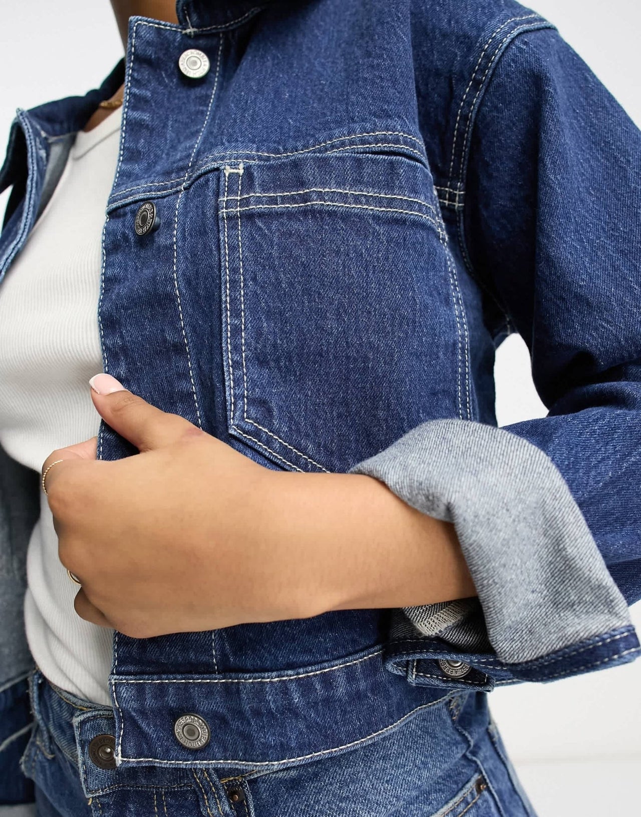 Abercrombie & Fitch cropped denim jacket in dark blue - ASOS Sample Sale