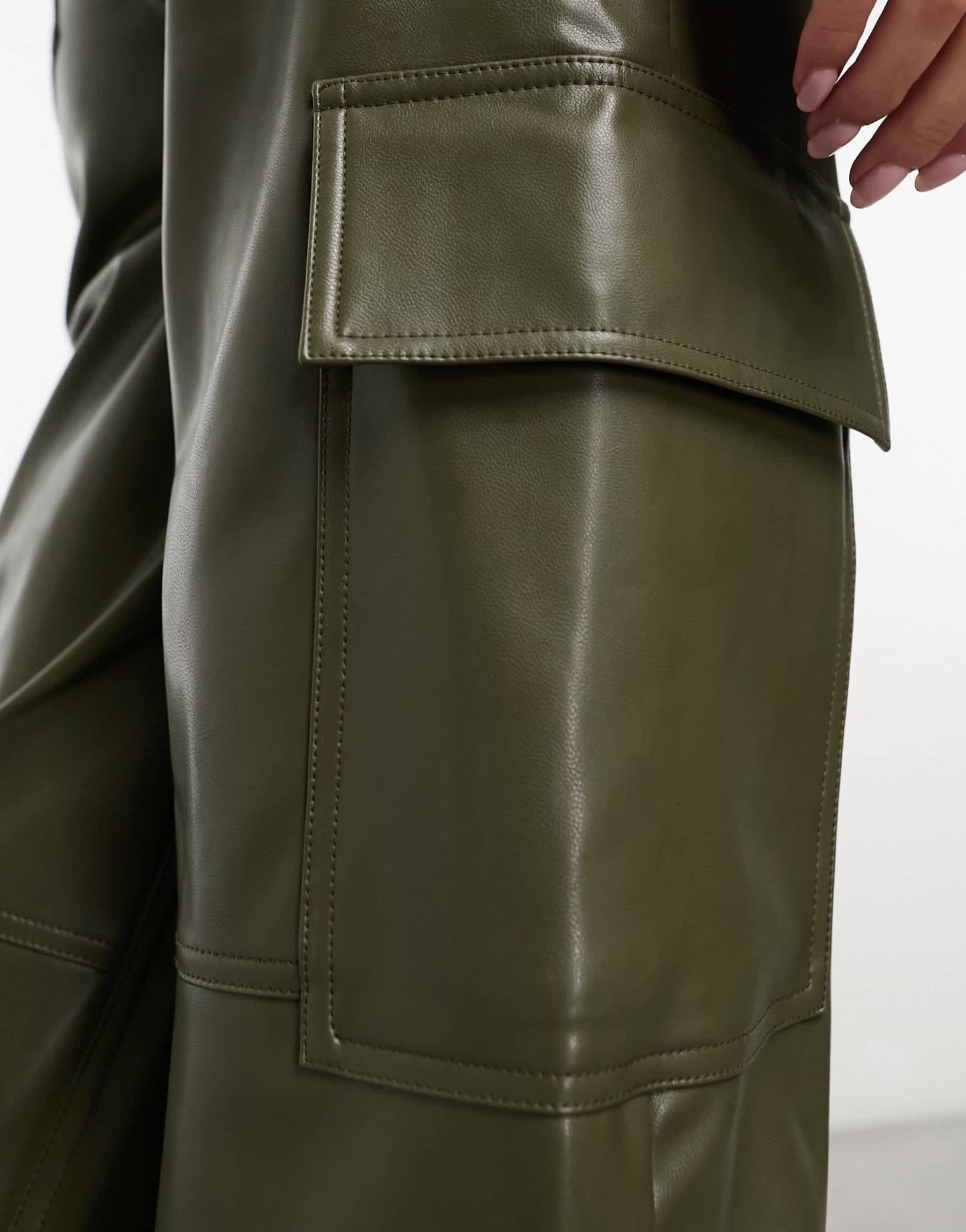 Abercrombie & Fitch Curve Love 90s relaxed faux leather cargo trousers in green - ASOS Sample Sale
