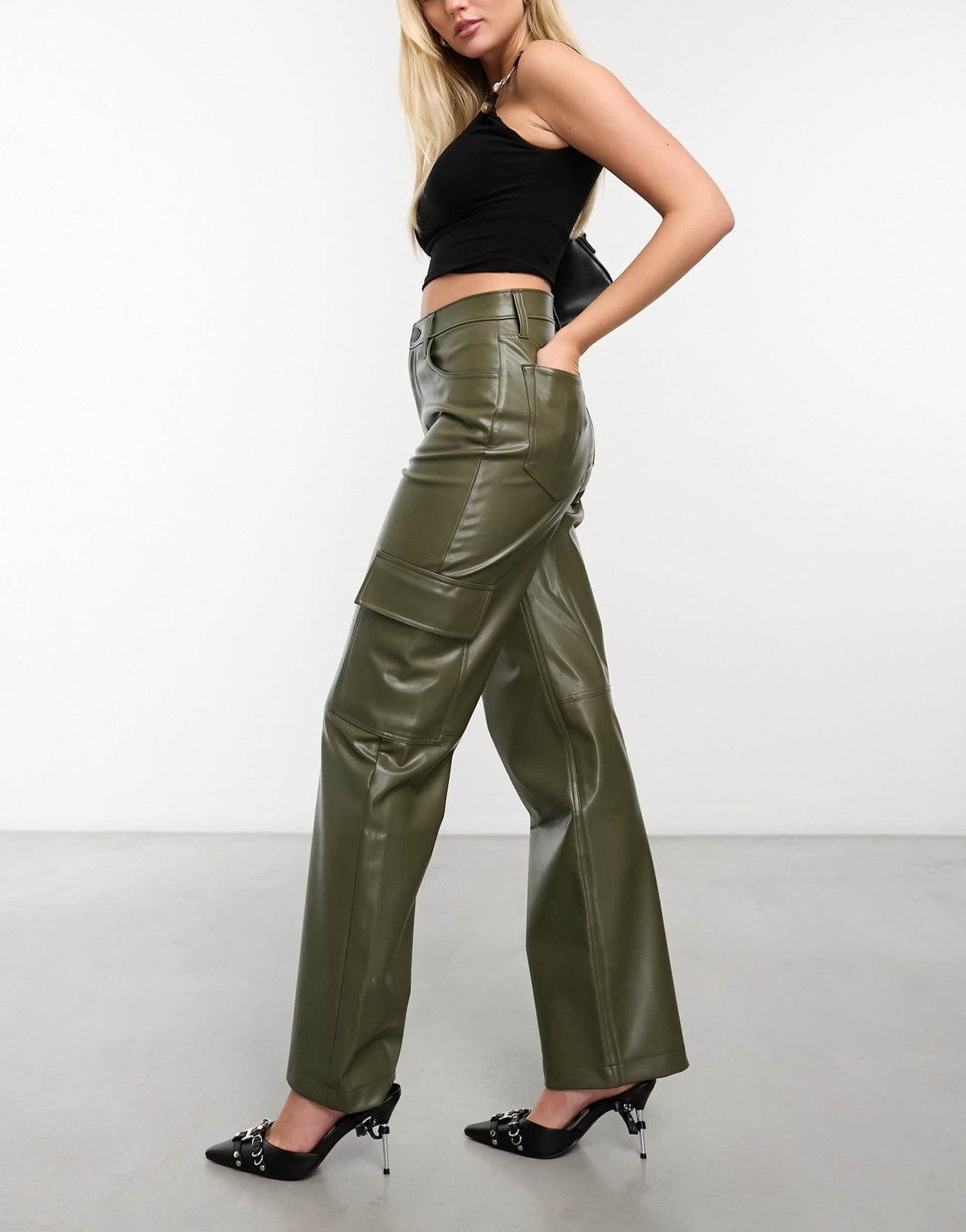 Abercrombie & Fitch Curve Love 90s relaxed faux leather cargo trousers in green - ASOS Sample Sale