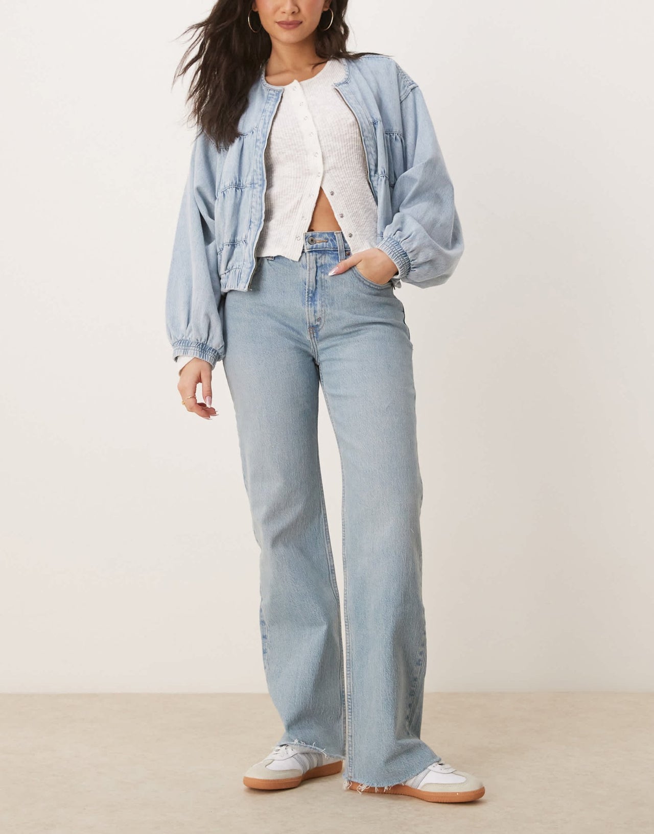 Abercrombie & Fitch high rise 90's fit relaxed jean in distressed wash - ASOS Sample Sale