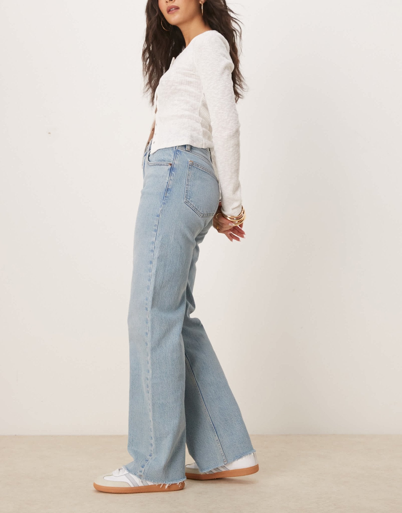 Abercrombie & Fitch high rise 90's fit relaxed jean in distressed wash - ASOS Sample Sale