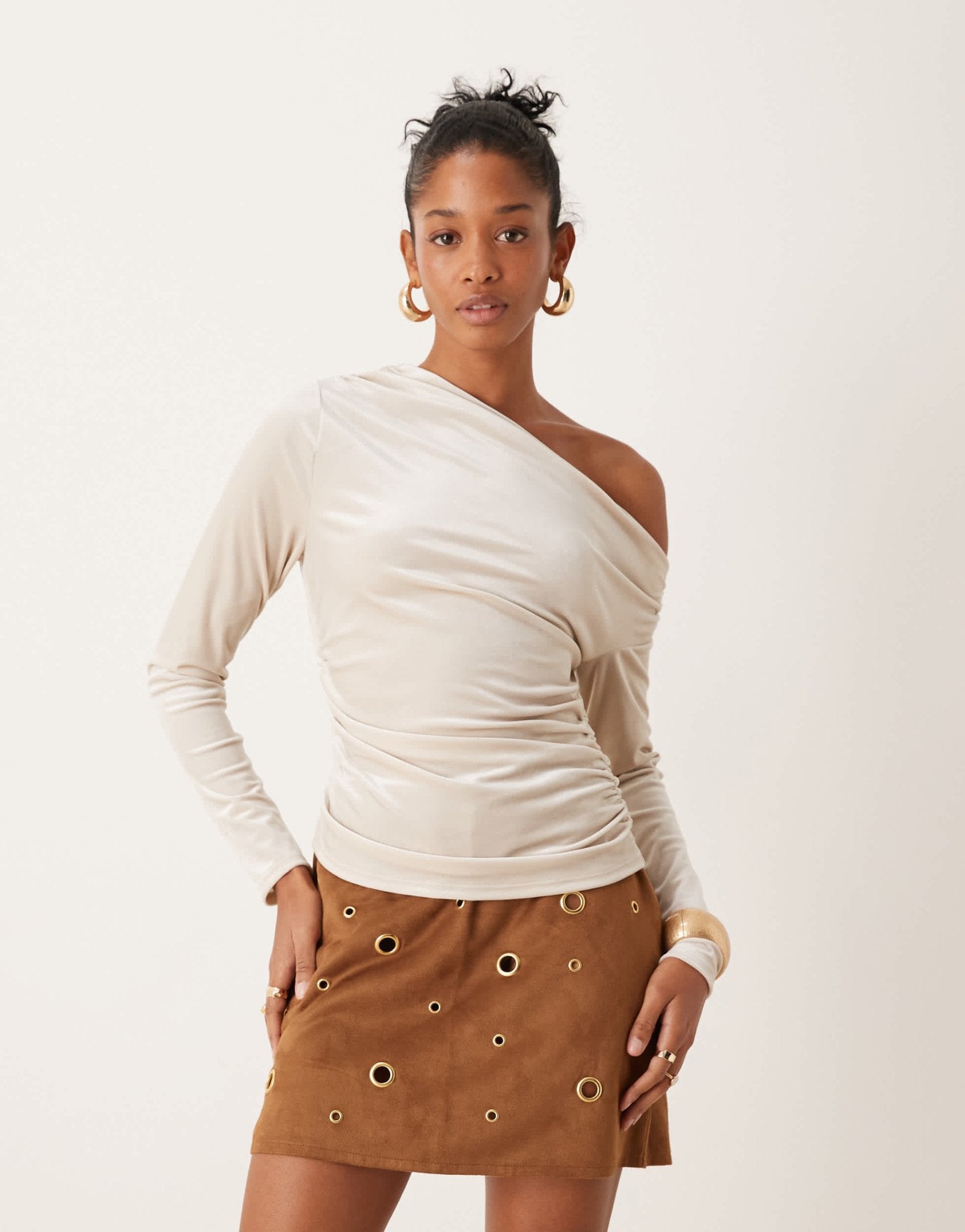 Abercrombie & Fitch long sleeved off the shoulder top in cream velvet - ASOS Sample Sale