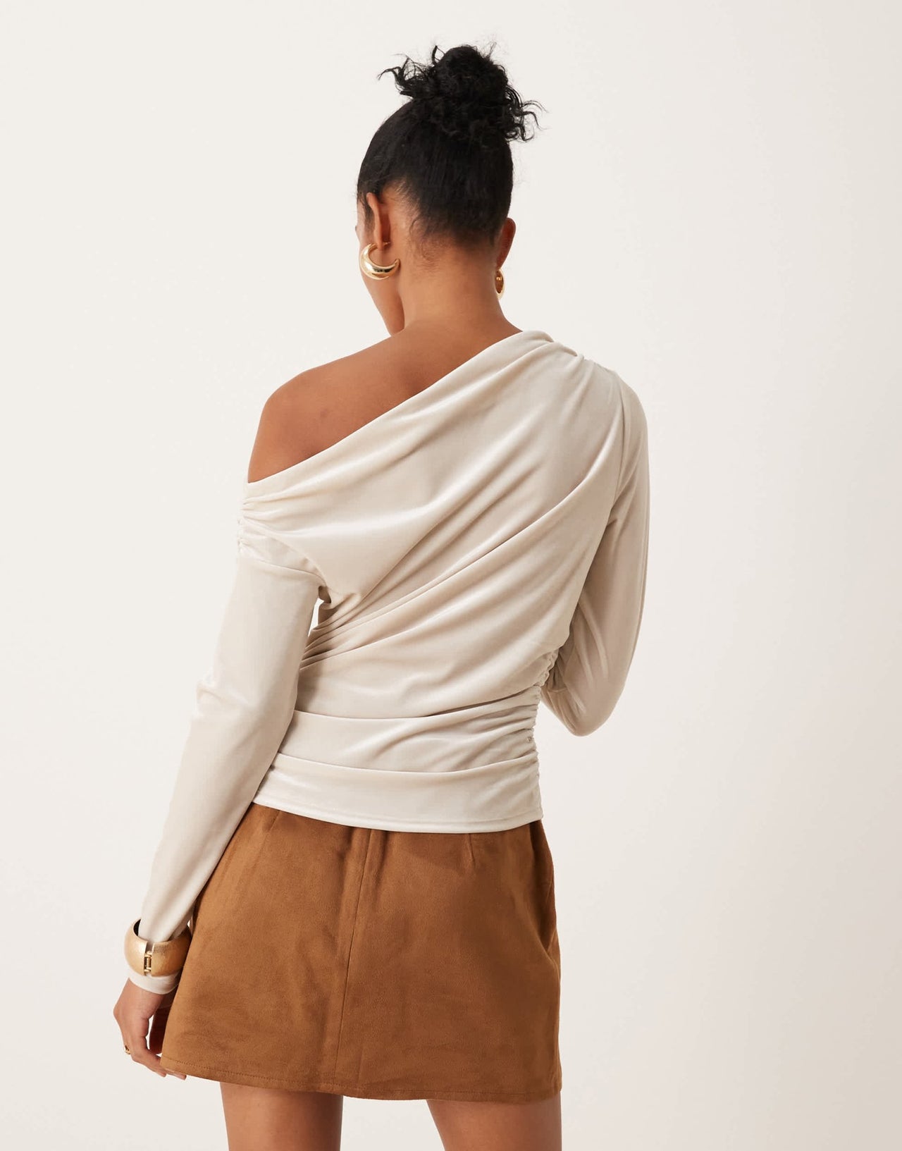 Abercrombie & Fitch long sleeved off the shoulder top in cream velvet - ASOS Sample Sale