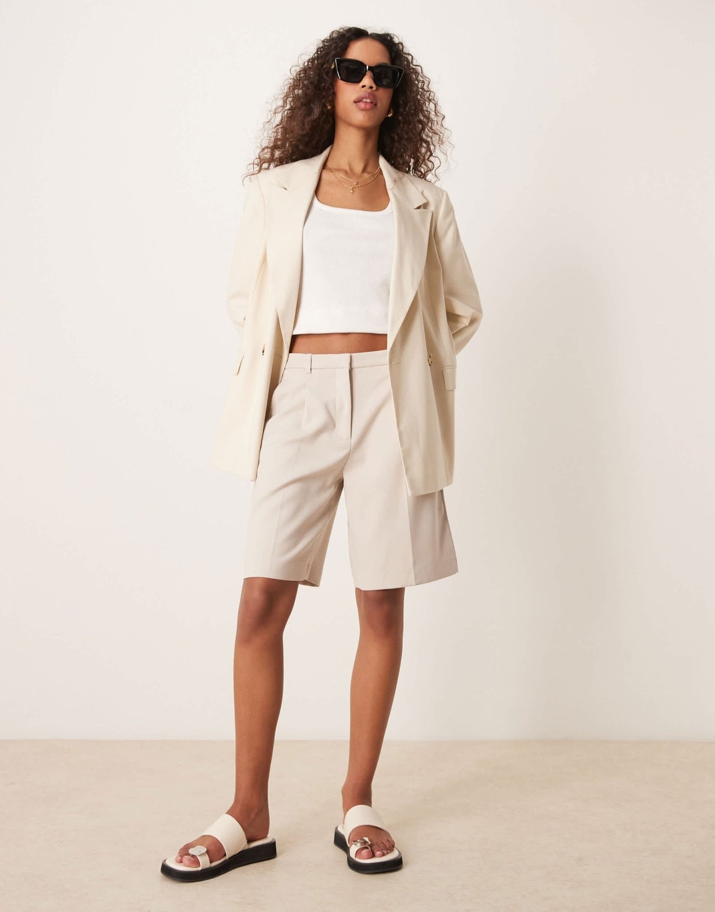 Abercrombie & Fitch mid rise bermuda shorts in beige - ASOS Sample Sale
