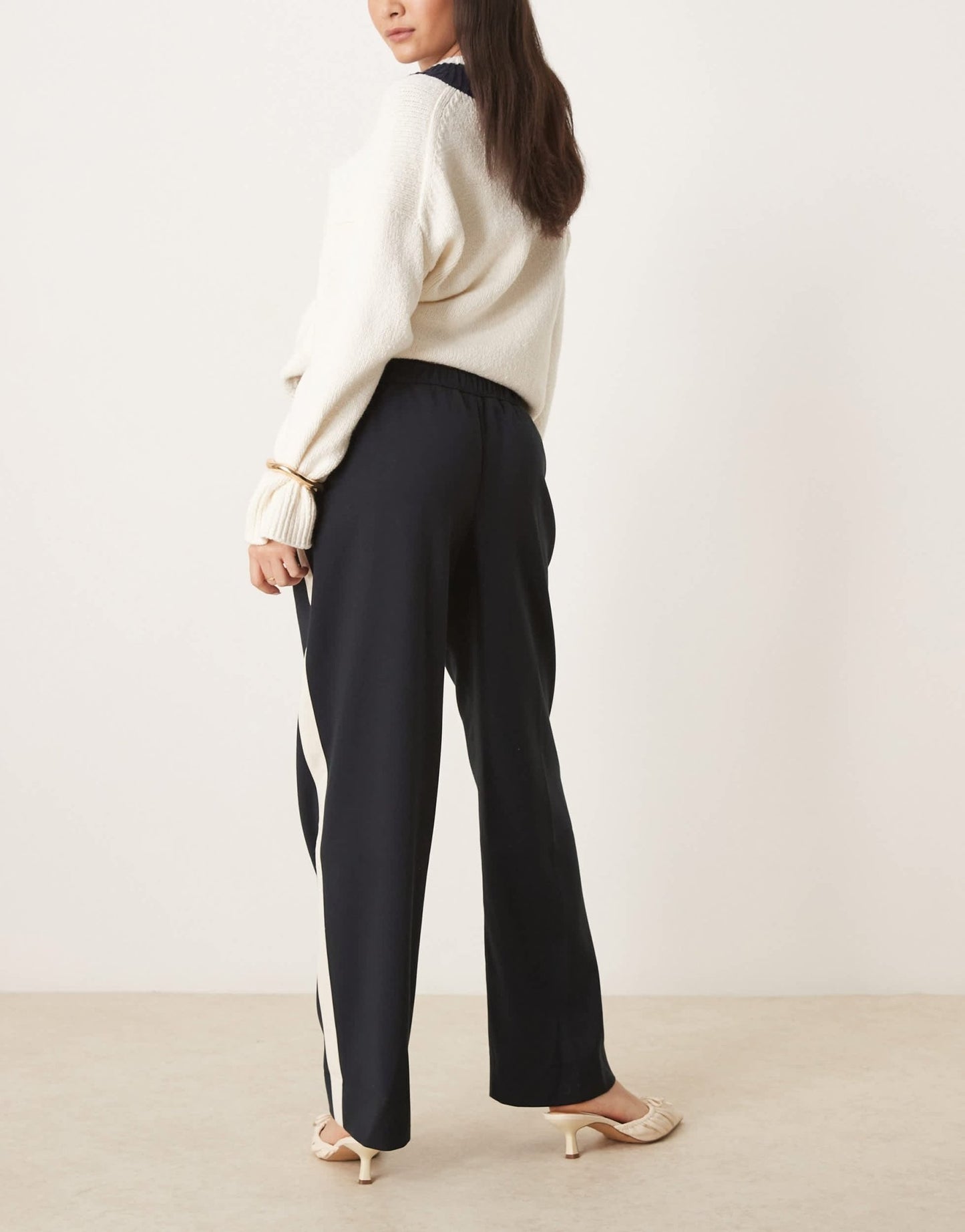 Abercrombie & Fitch pull on straight leg trouser with pintuck detail in black - ASOS Sample Sale