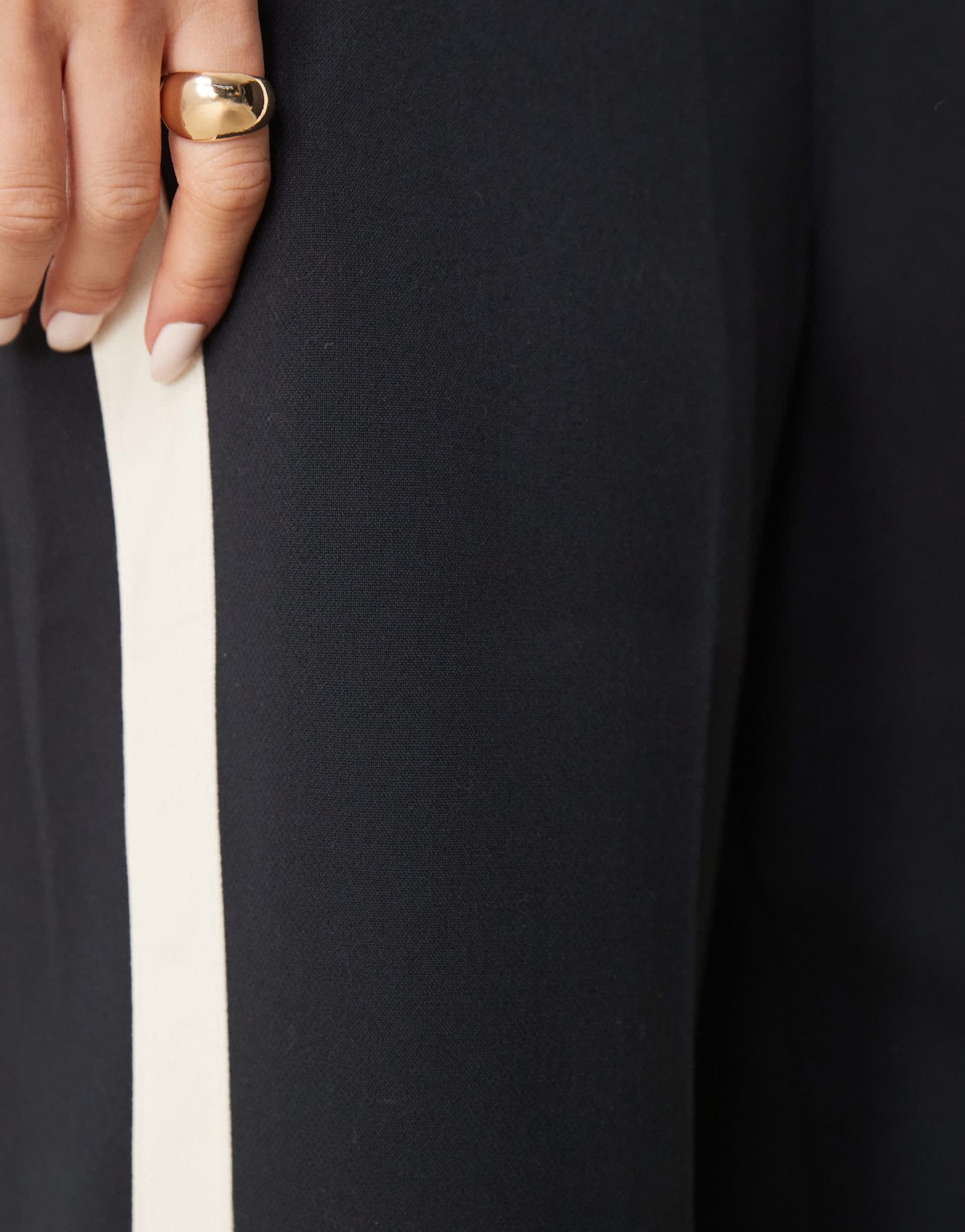 Abercrombie & Fitch pull on straight leg trouser with pintuck detail in black - ASOS Sample Sale