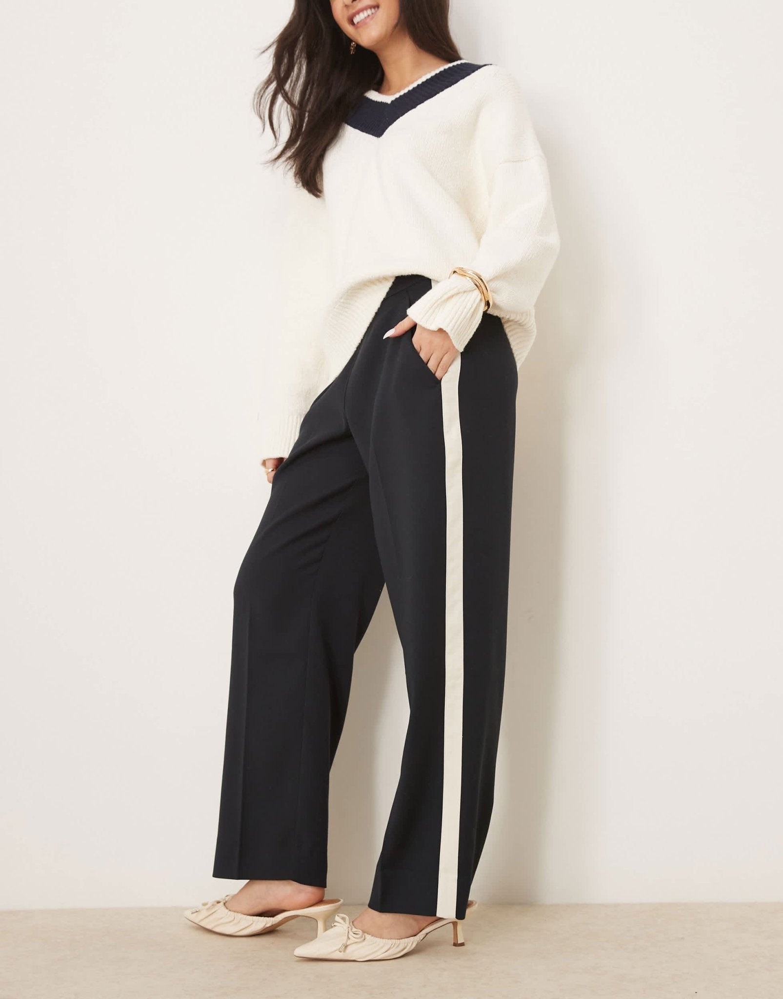 Abercrombie & Fitch pull on straight leg trouser with pintuck detail in black - ASOS Sample Sale