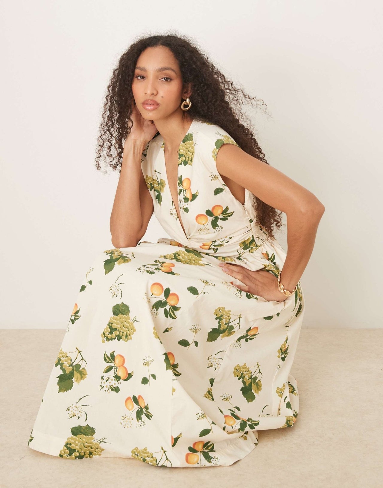Abercrombie & Fitch sleeveless v neck maxi dress in fruit print - ASOS Sample Sale