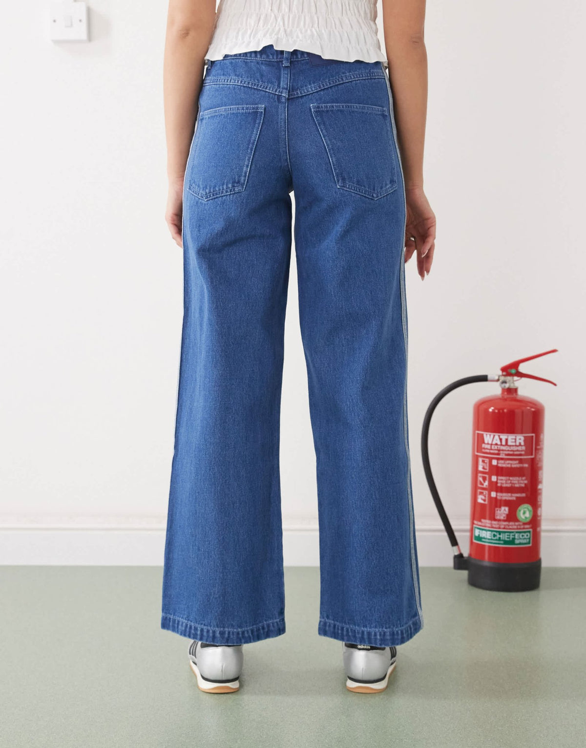 adidas Originals Adicolor 90's jeans in blue - ASOS Sample Sale