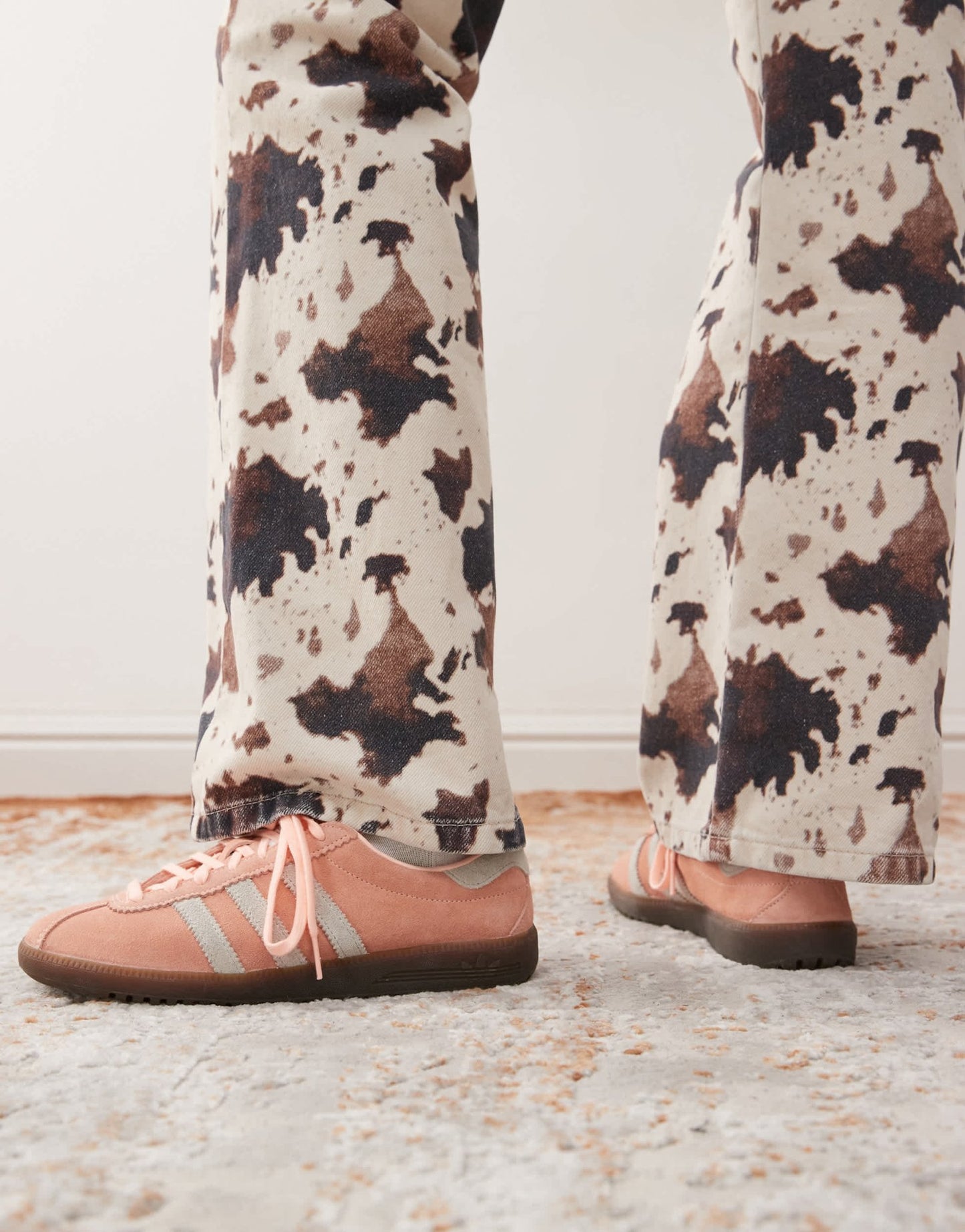 adidas Originals Bermuda trainers in pink and off white - ASOS Sample Sale