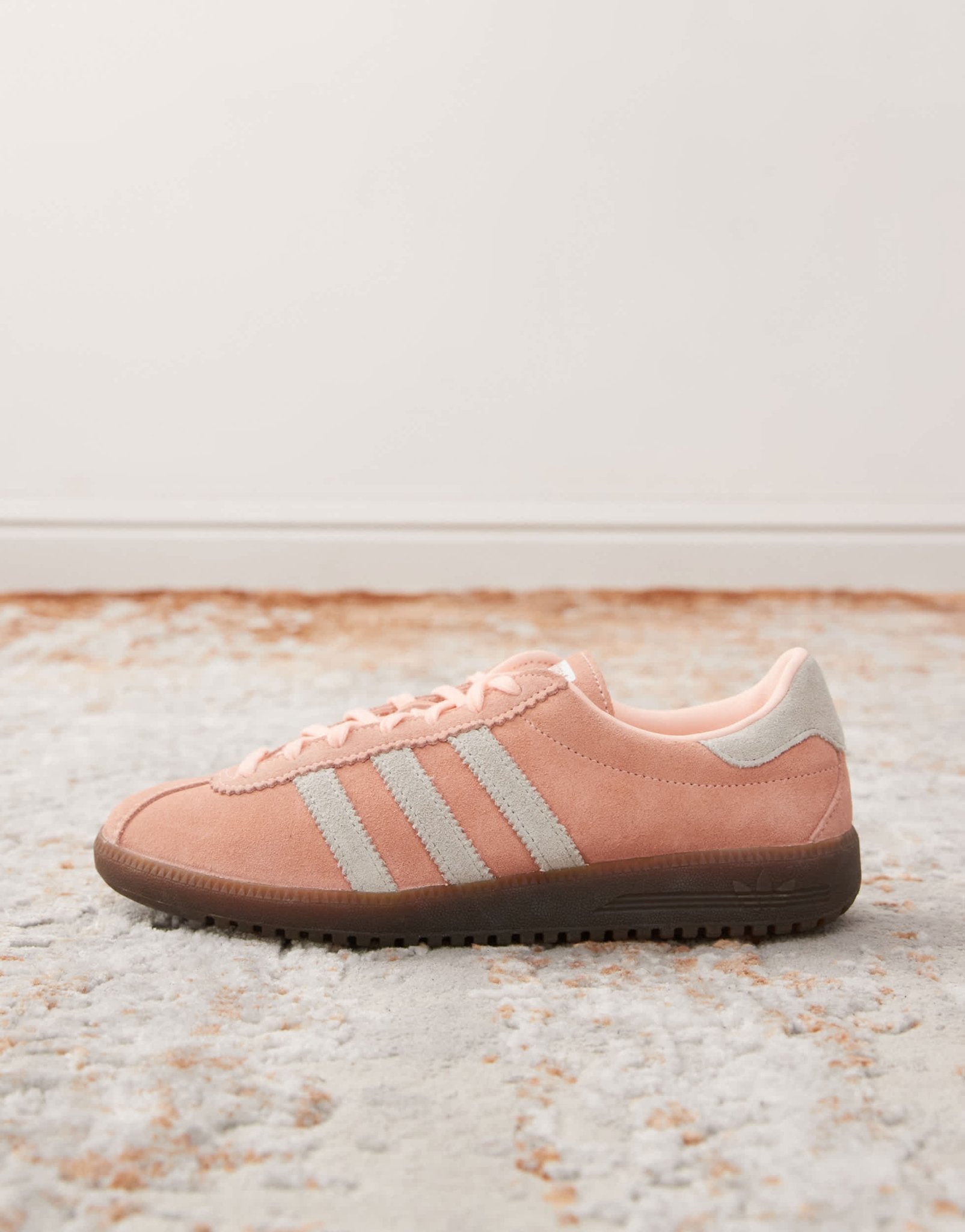 adidas Originals Bermuda trainers in pink and off white - ASOS Sample Sale