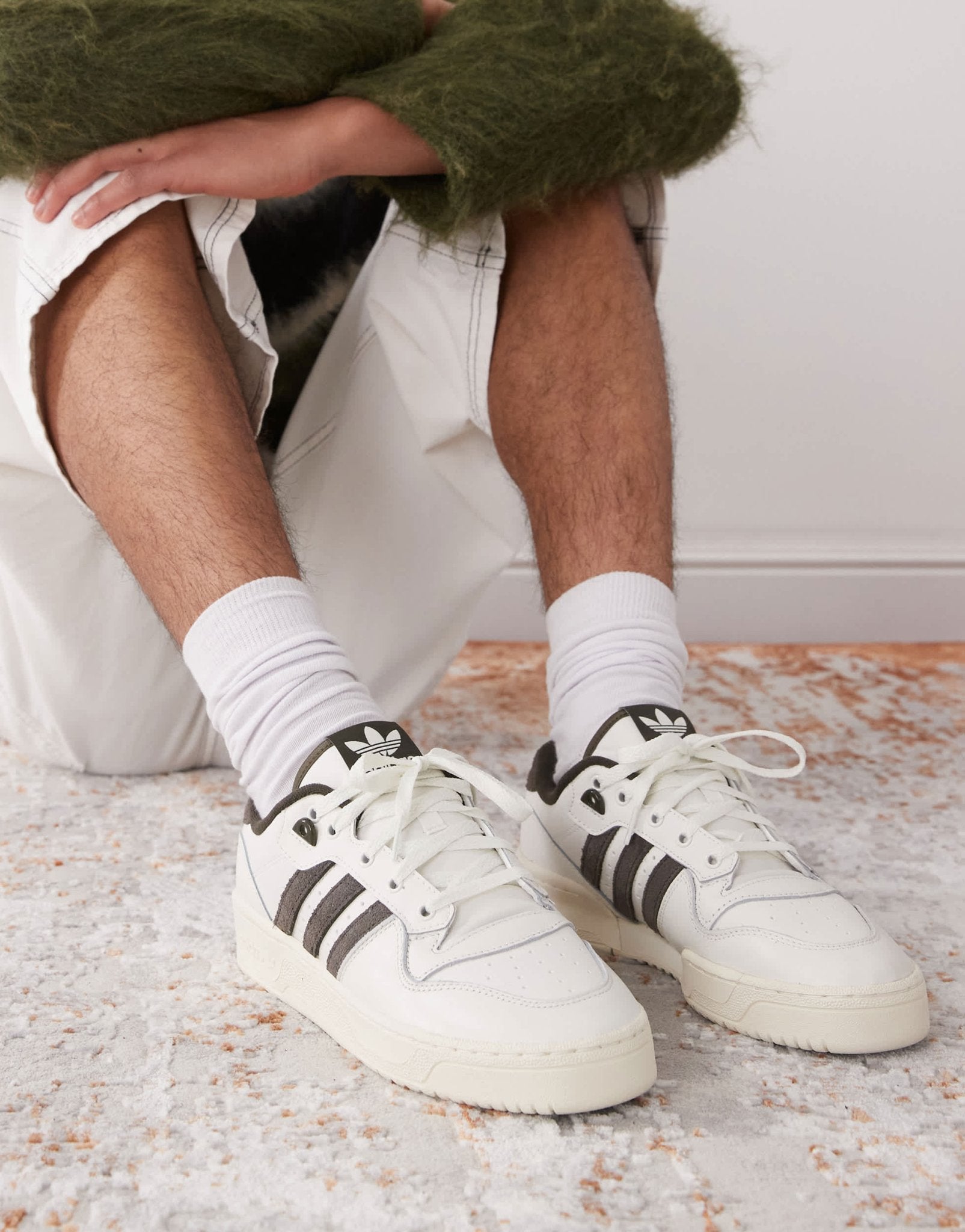 adidas Originals Rivalry 86 Low trainers in white and olive - ASOS Sample Sale