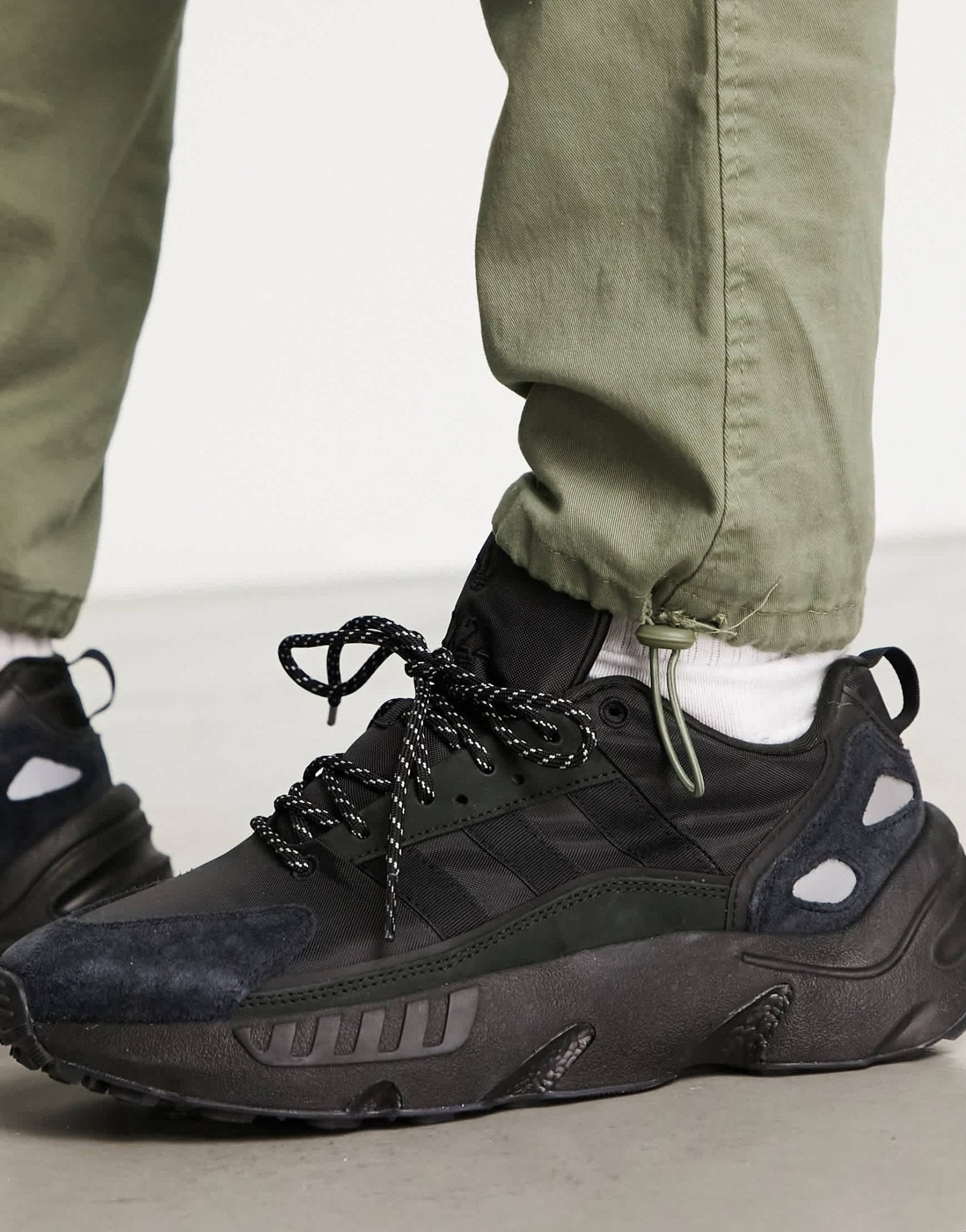 adidas Originals ZX22 Boost trainers in triple black - ASOS Sample Sale