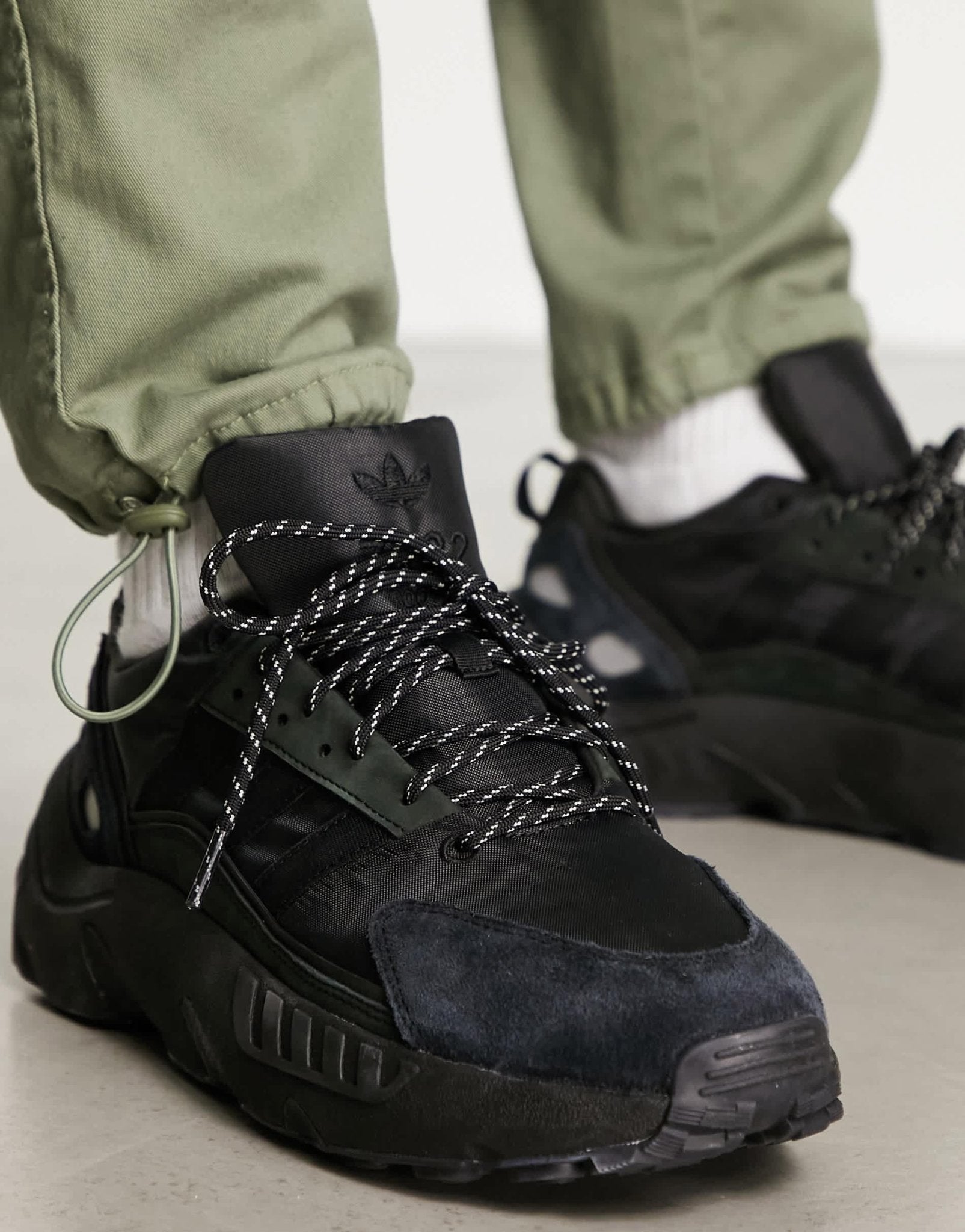 adidas Originals ZX22 Boost trainers in triple black - ASOS Sample Sale