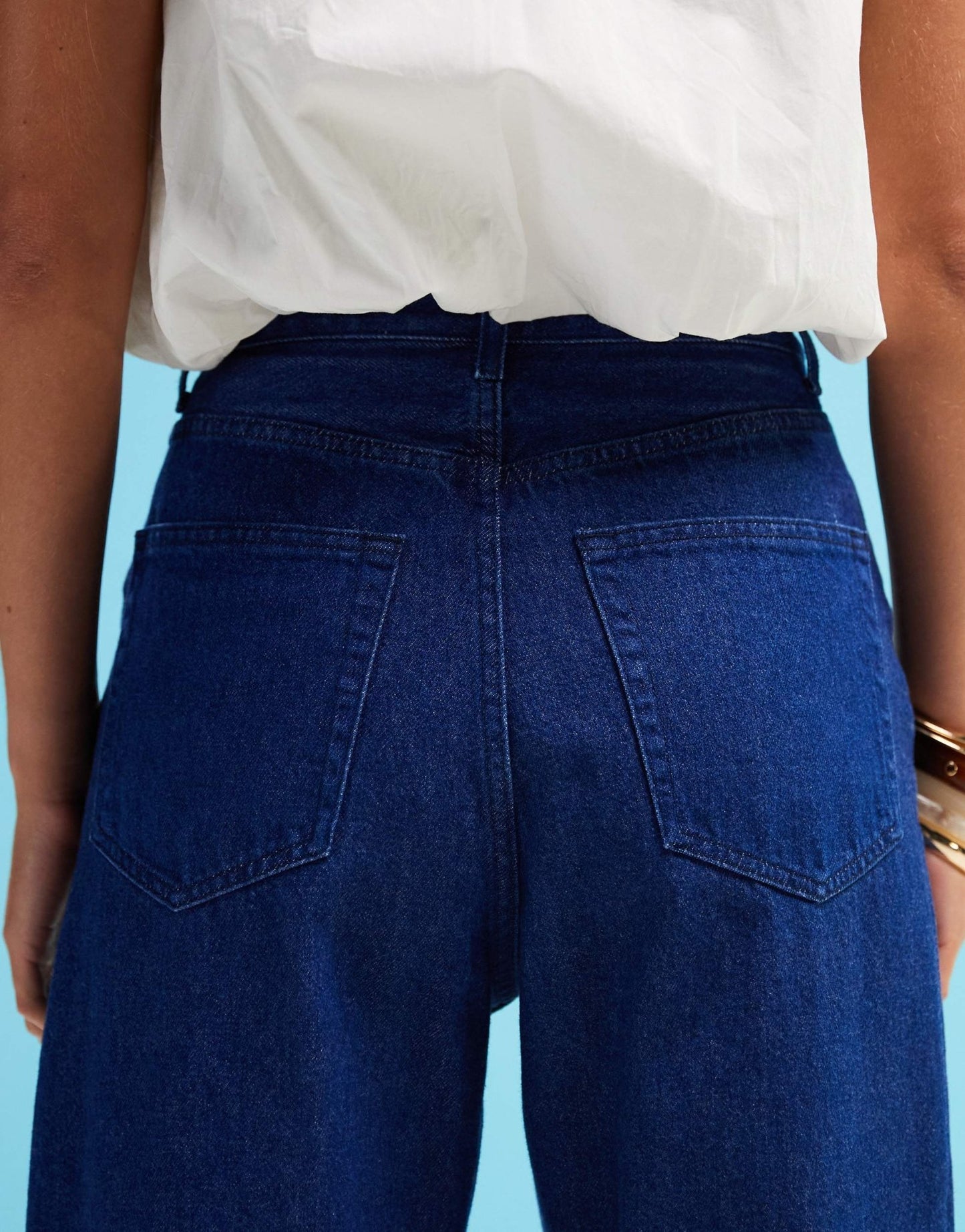 ARKET Amber barrel leg jeans in clean rich blue wash - ASOS Sample Sale