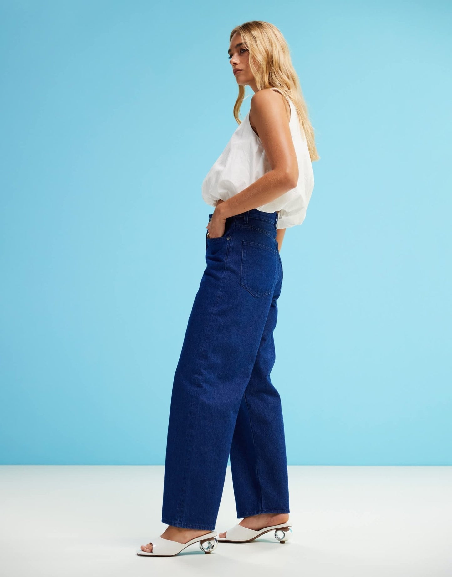 ARKET Amber barrel leg jeans in clean rich blue wash - ASOS Sample Sale