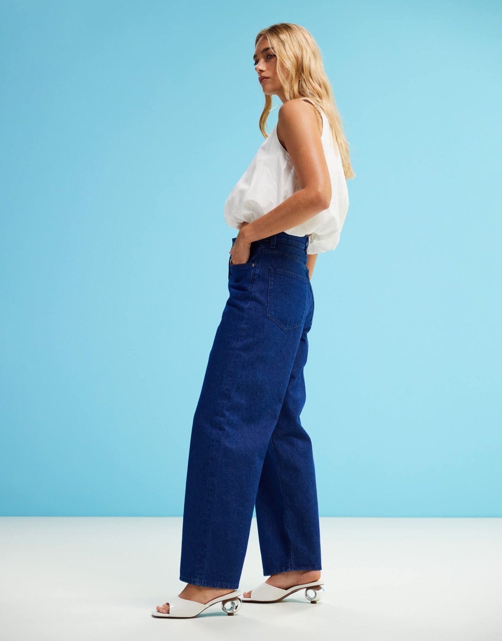 ARKET Amber barrel leg jeans in clean rich blue wash - ASOS Sample Sale