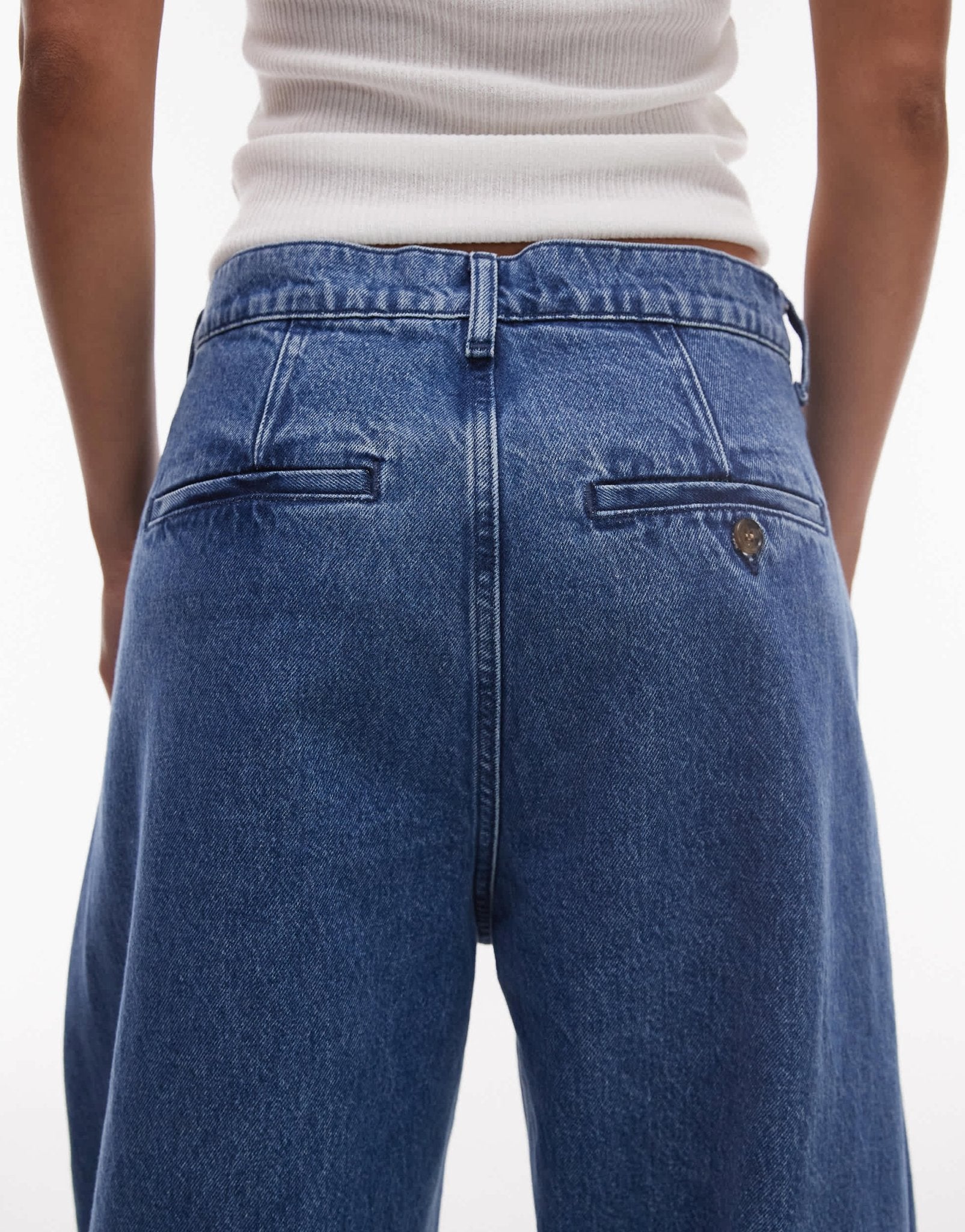 ARKET Endive barrel leg jeans in seam detail in light wash blue - ASOS Sample Sale