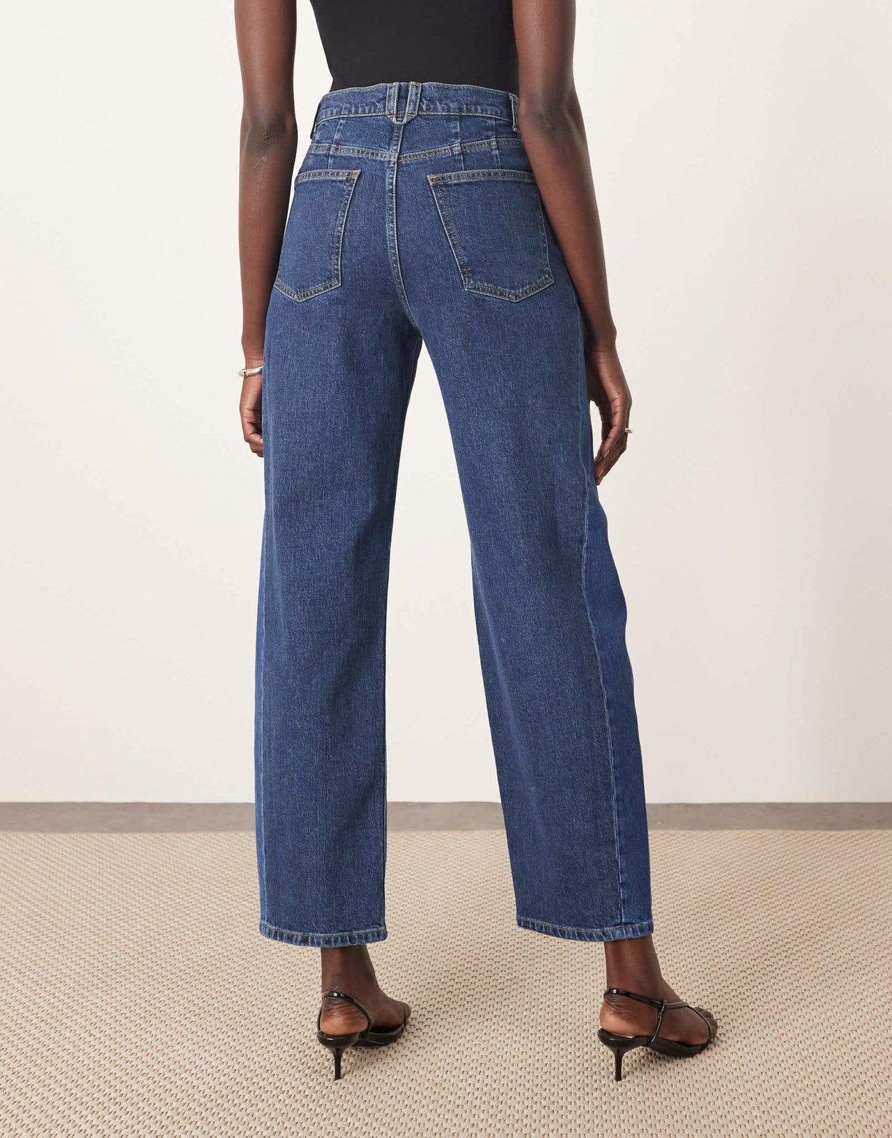 ARRANGE Eden denim barrel jean with tapered leg in mid blue - ASOS Sample Sale