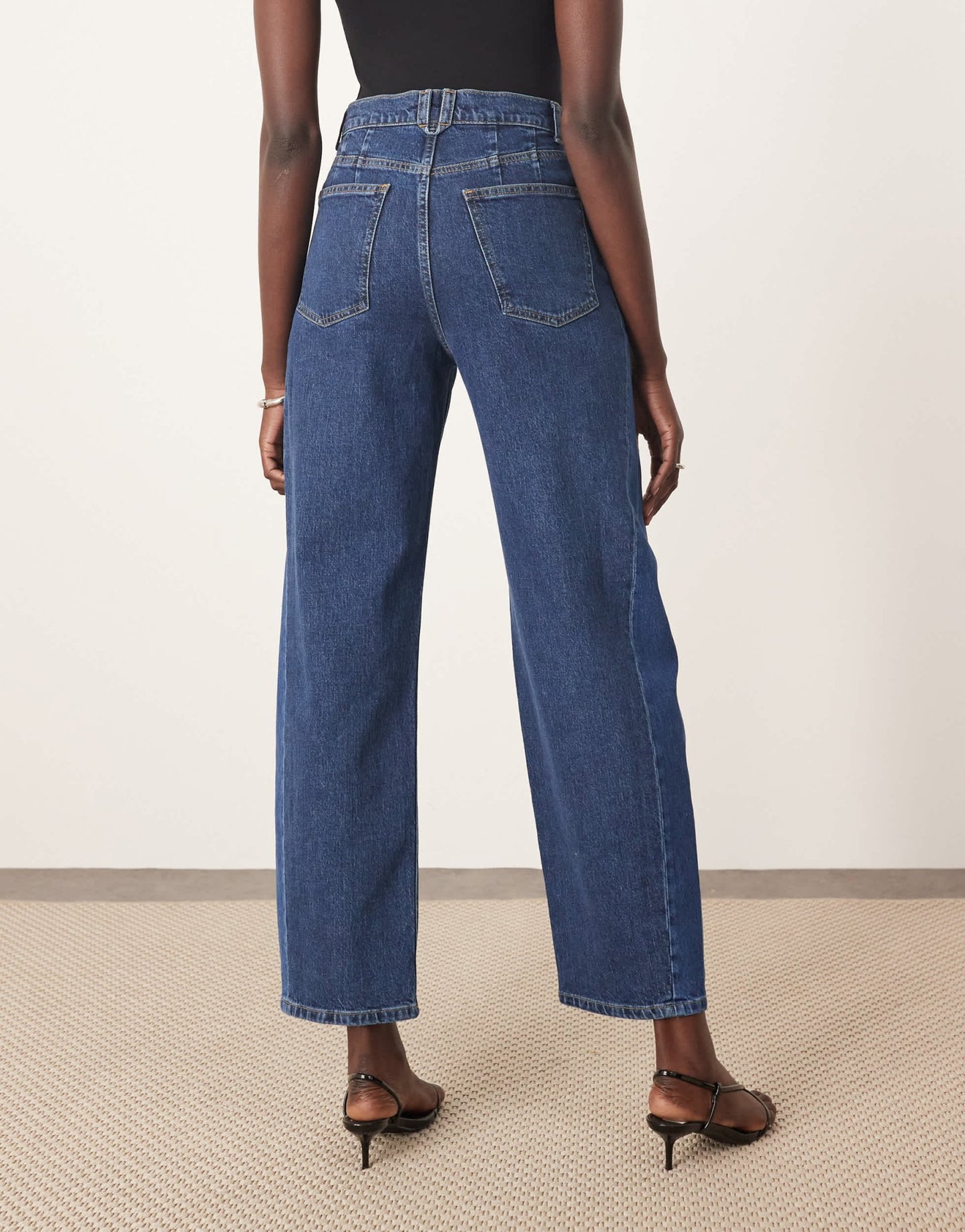ARRANGE Eden denim barrel jean with tapered leg in mid blue - ASOS Sample Sale