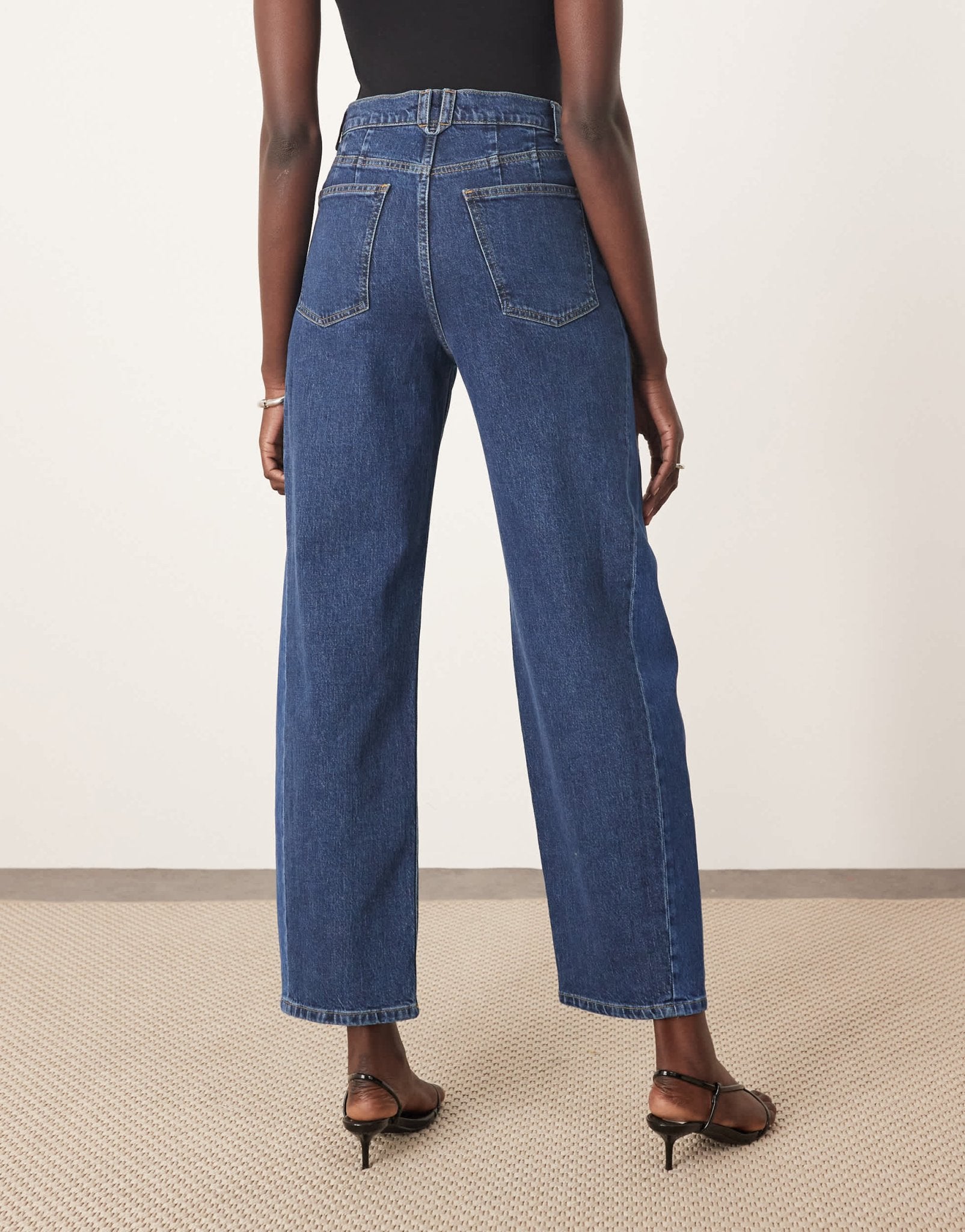ARRANGE Eden denim barrel jean with tapered leg in mid blue - ASOS Sample Sale