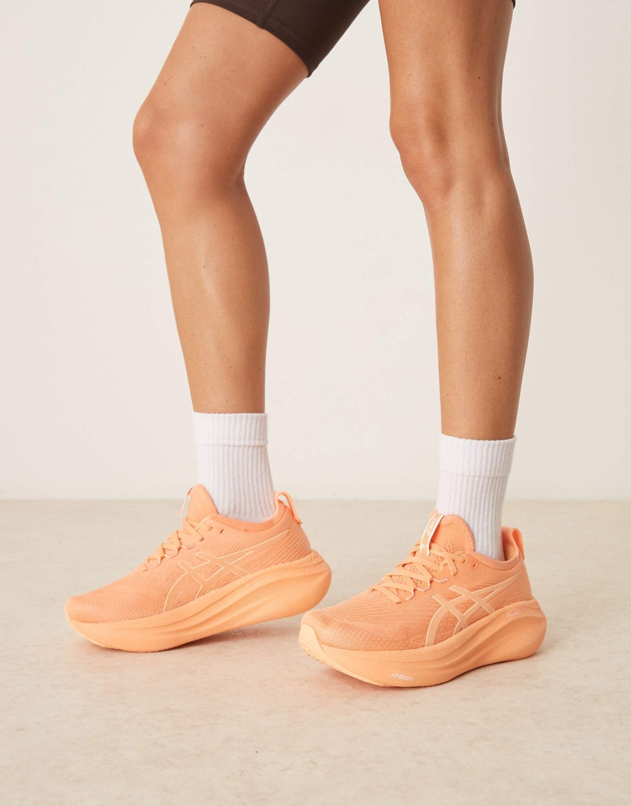 Asics Gel-Nimbus 27 lite-Show running trainers in orange - ASOS Sample Sale