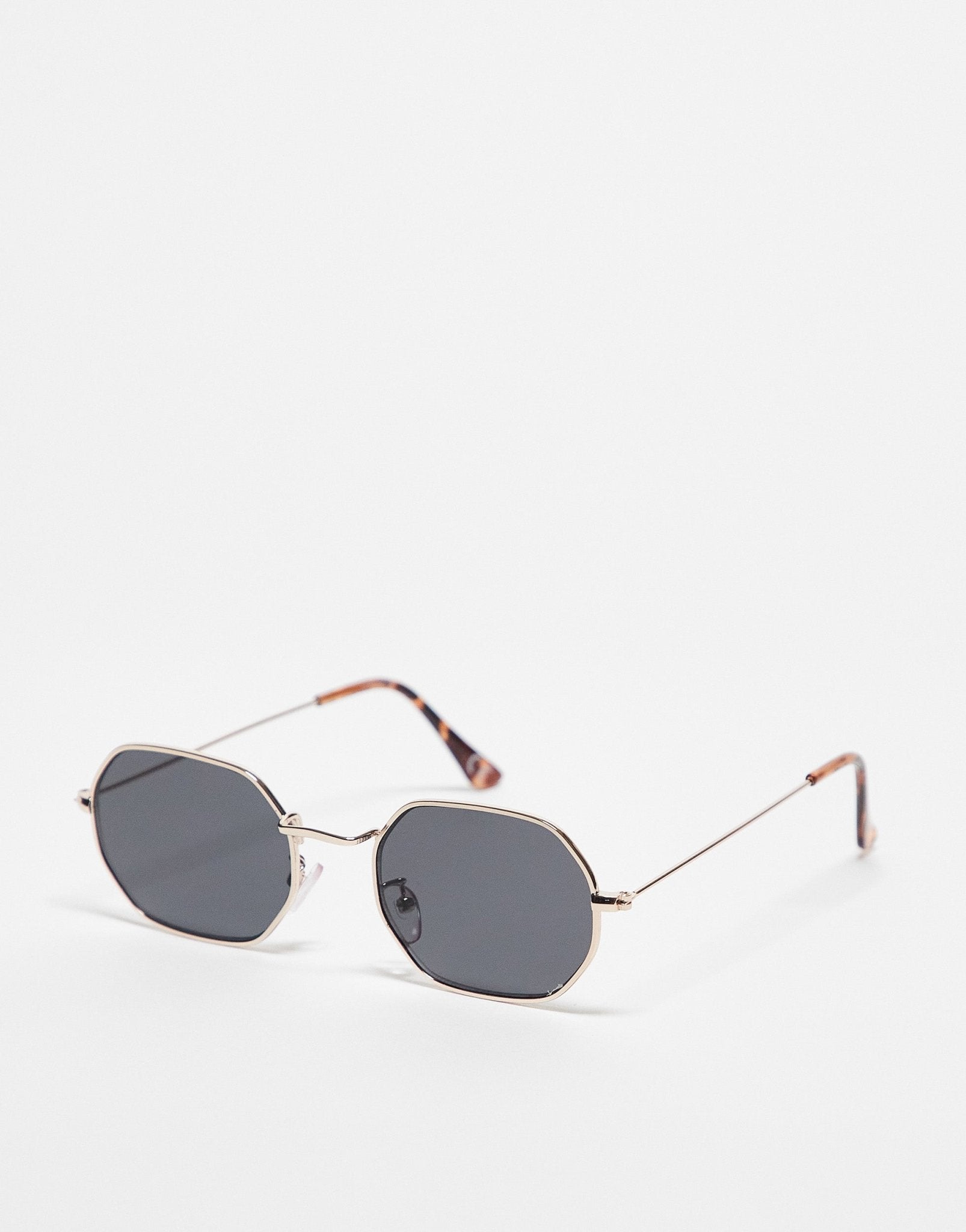 ASOS DESIGN 90s mini angled metal sunglasses with smoke lens in gold - ASOS Sample Sale