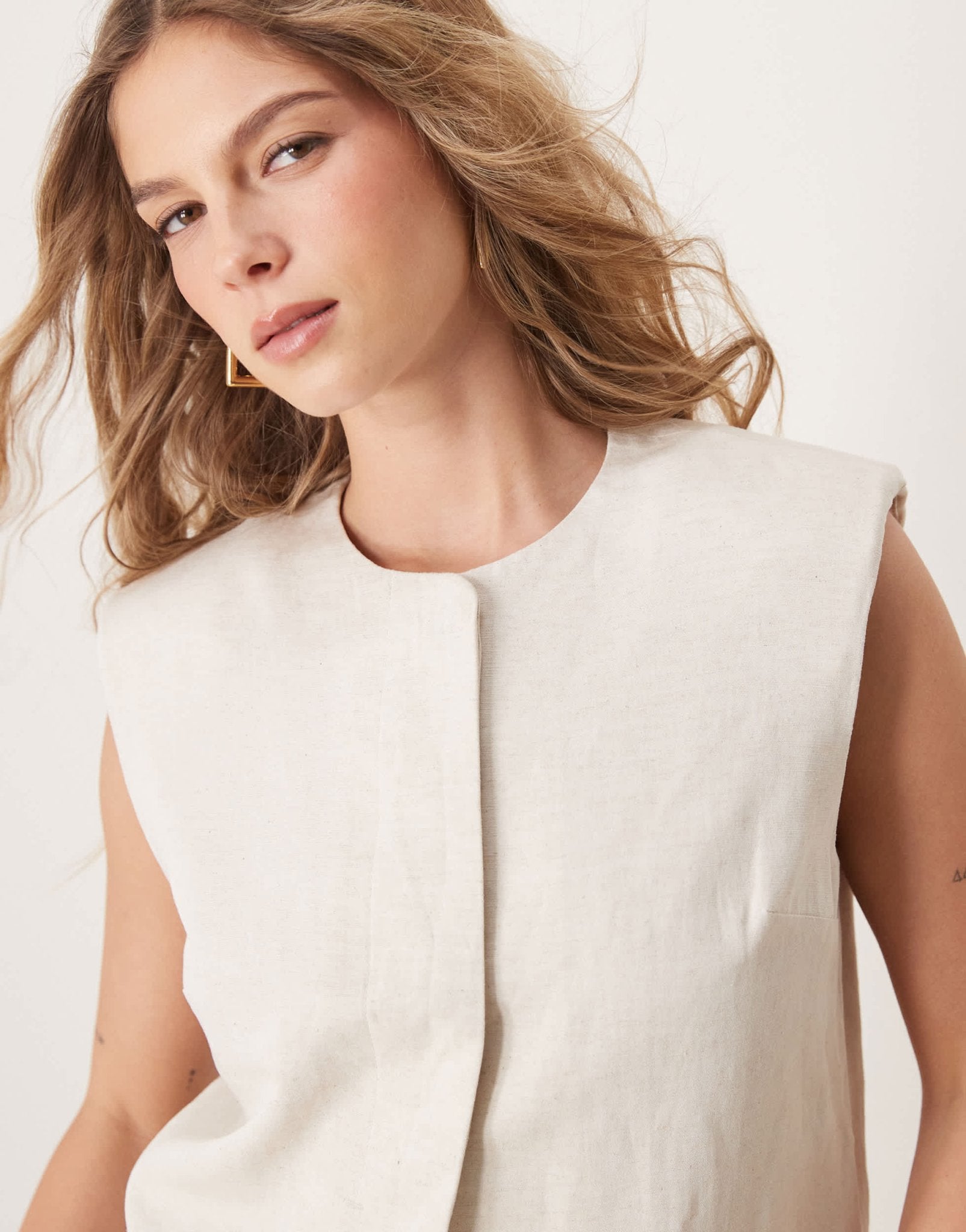 ASOS DESIGN boxy cutaway waistcoat with linen in stone - ASOS Sample Sale