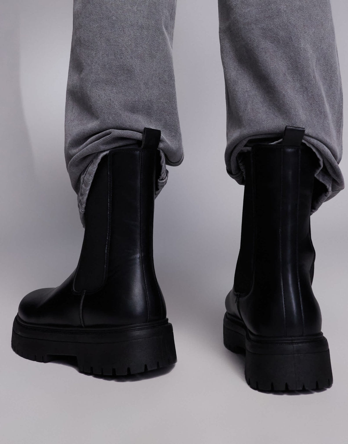 ASOS DESIGN chelsea boots in black with chunky sole - ASOS Sample Sale