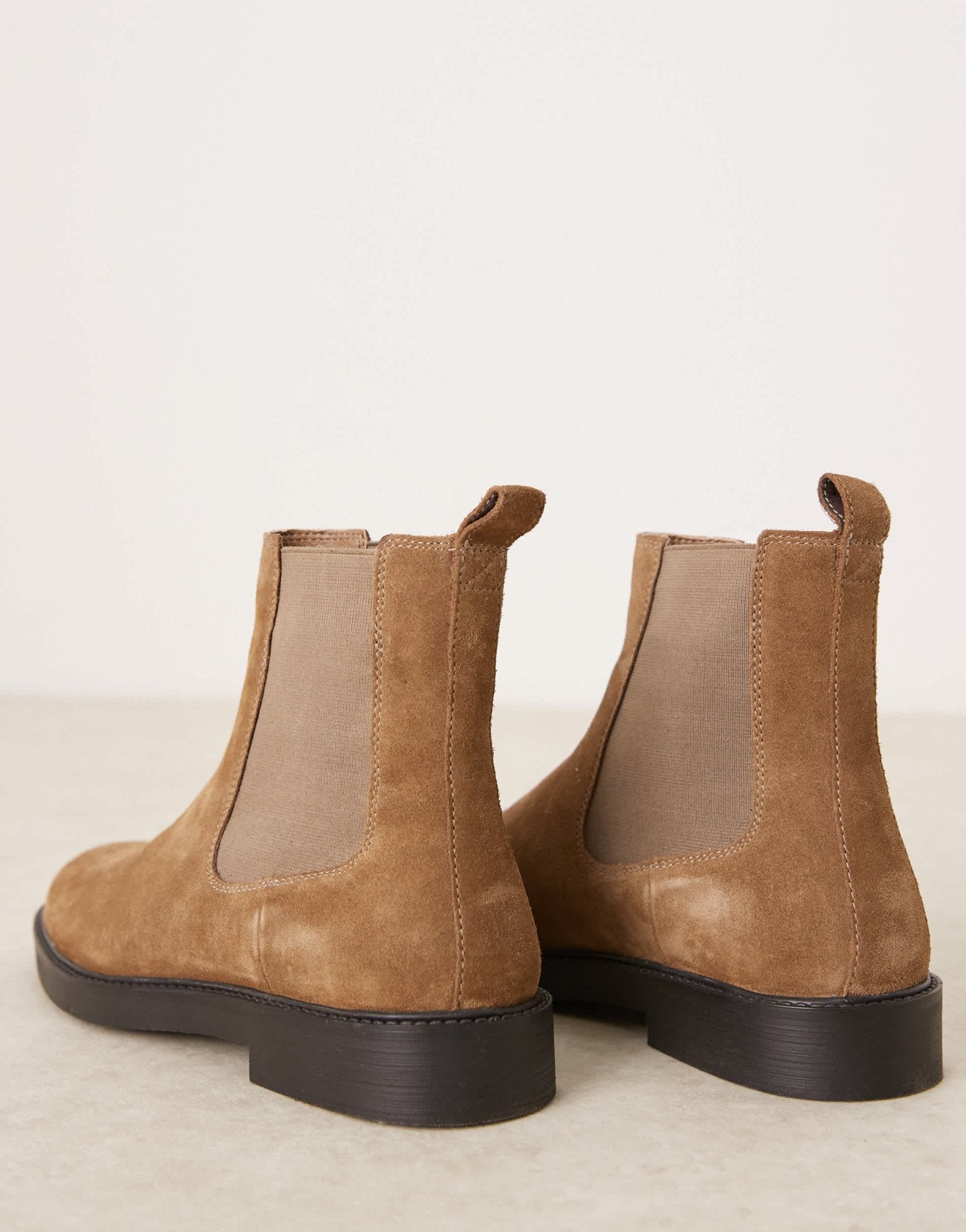 ASOS DESIGN chelsea boots in tan suede - ASOS Sample Sale