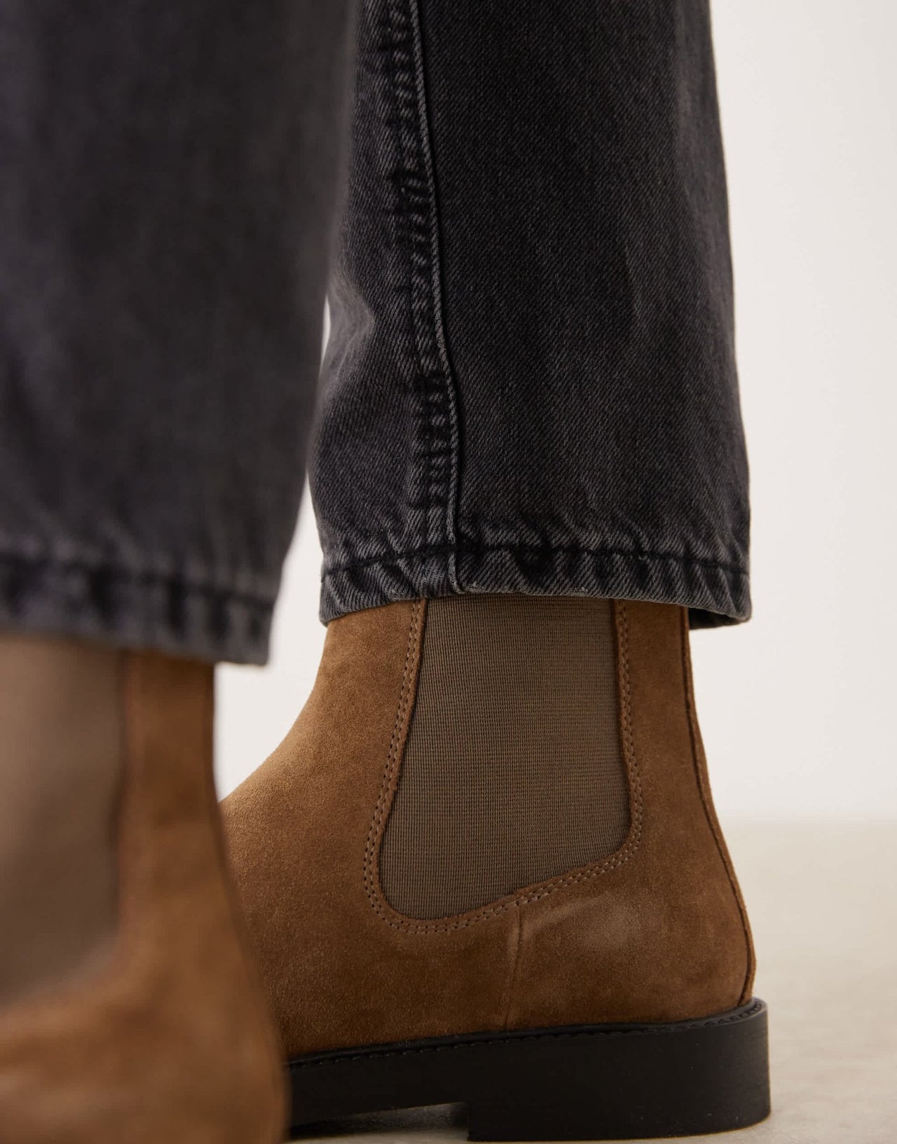 ASOS DESIGN chelsea boots in tan suede - ASOS Sample Sale
