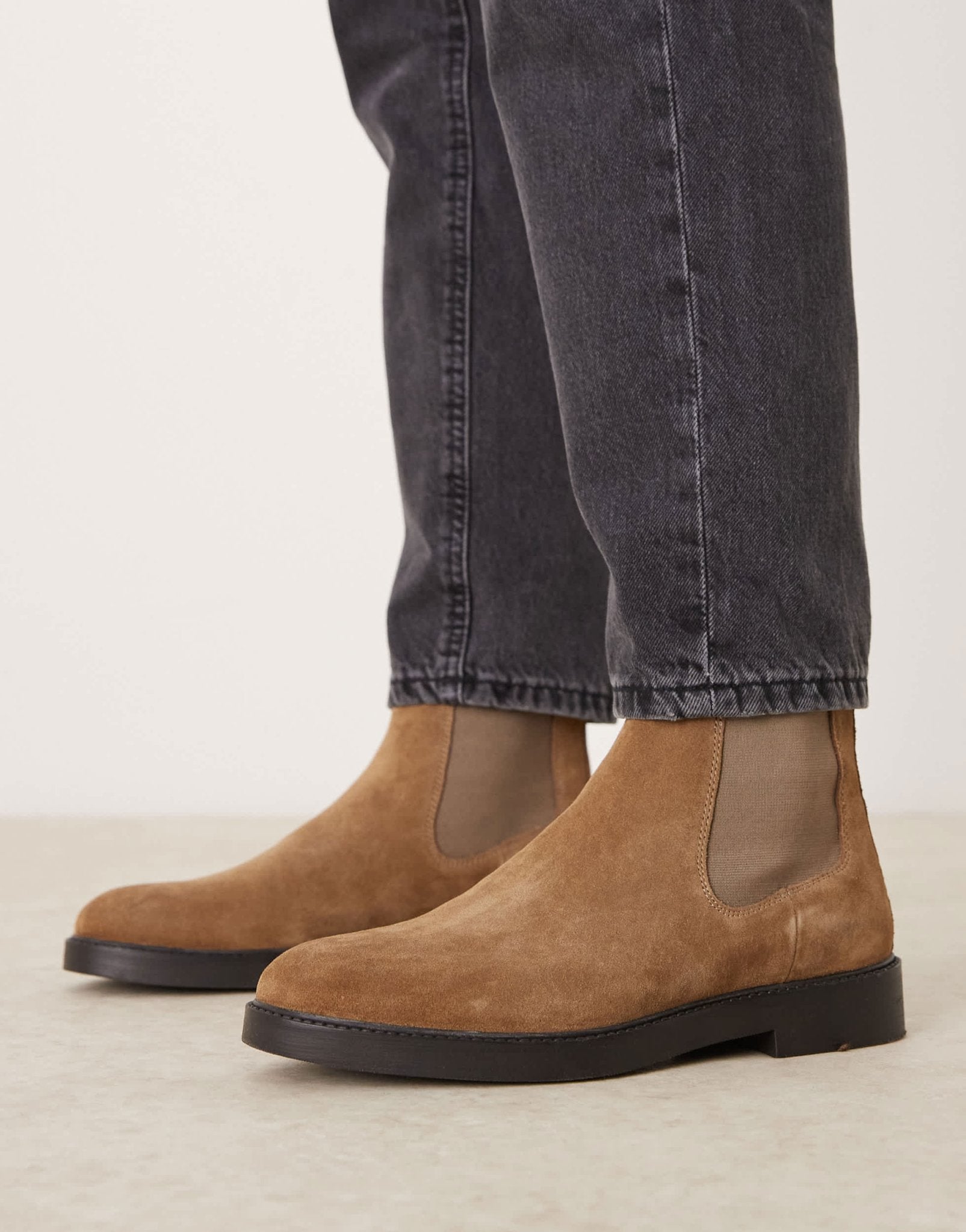ASOS DESIGN chelsea boots in tan suede - ASOS Sample Sale