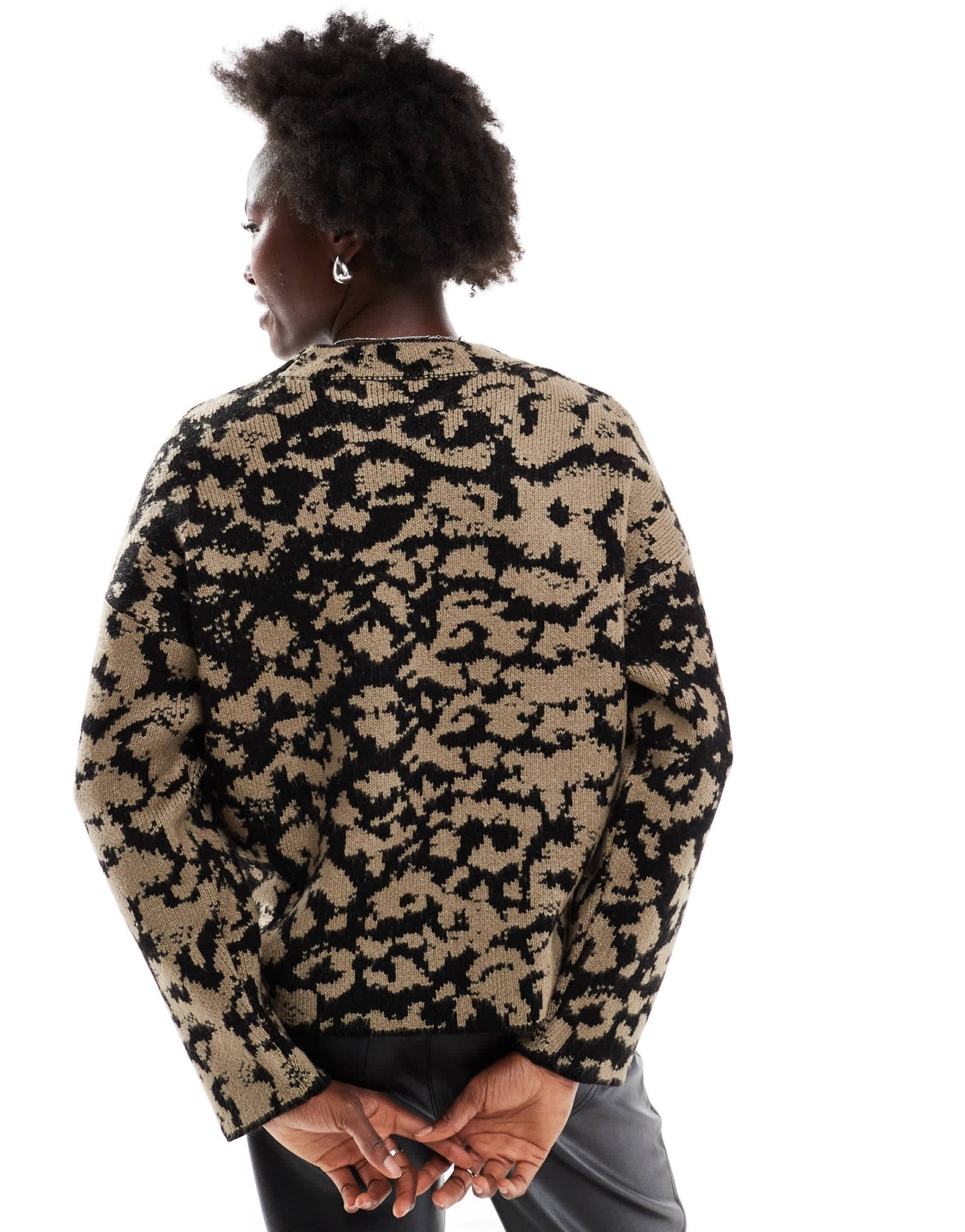 ASOS DESIGN crew neck knitted jumper in abstract leopard print - ASOS Sample Sale