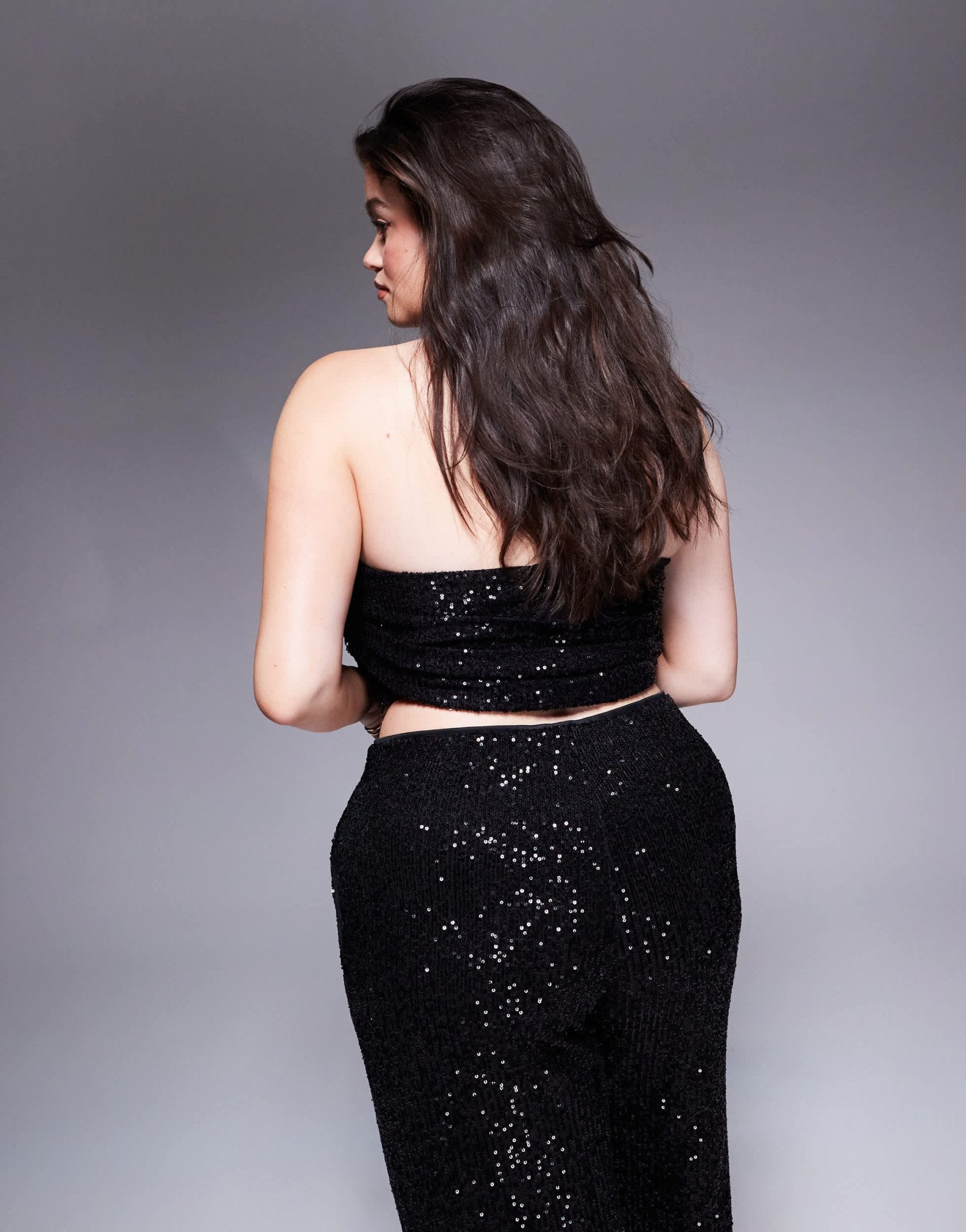 ASOS DESIGN Curve co - ord ruched sequin bandeau with trim detail in black - ASOS Sample Sale