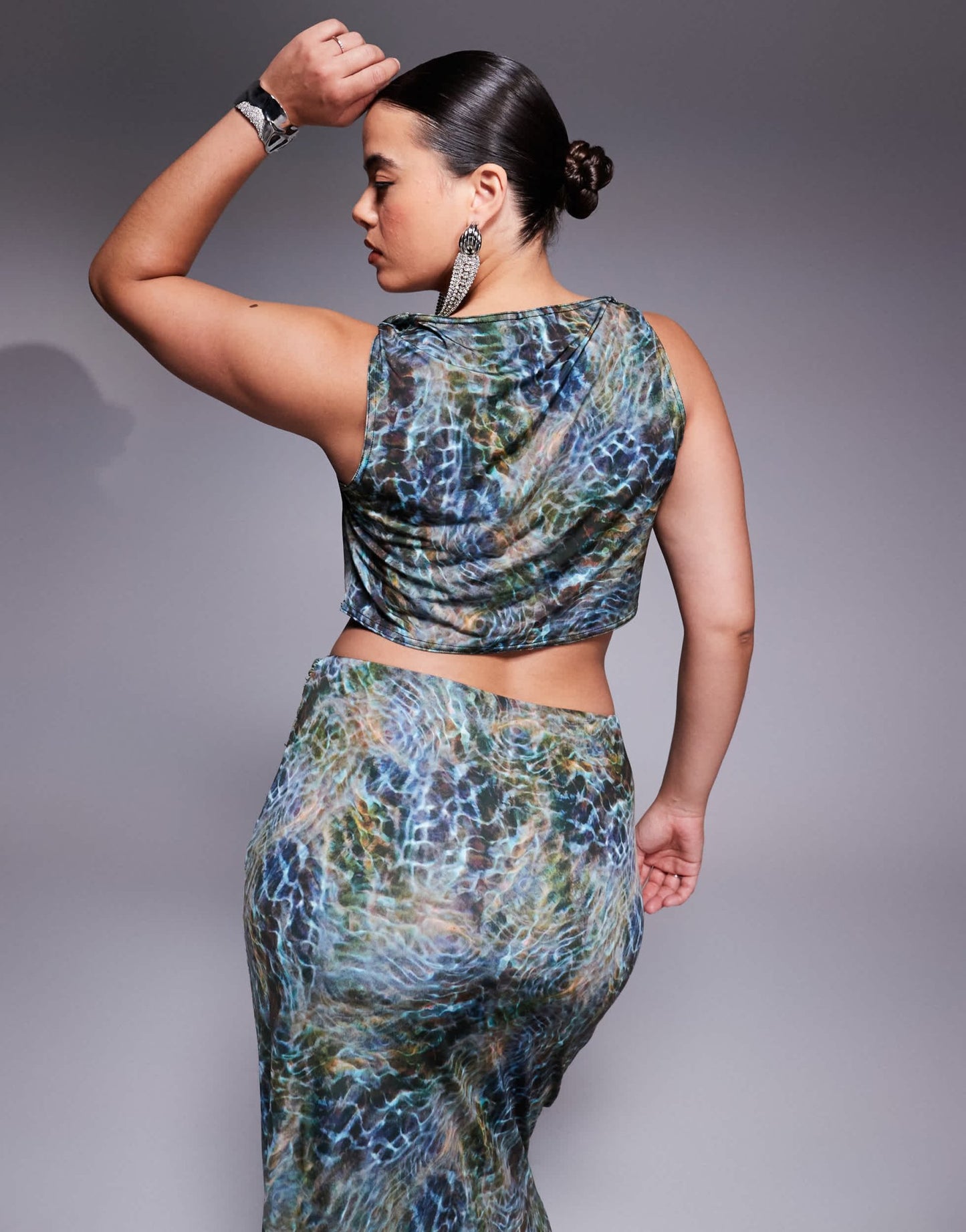 ASOS DESIGN Curve co - ord slinky twist shoulder top in blue print - ASOS Sample Sale