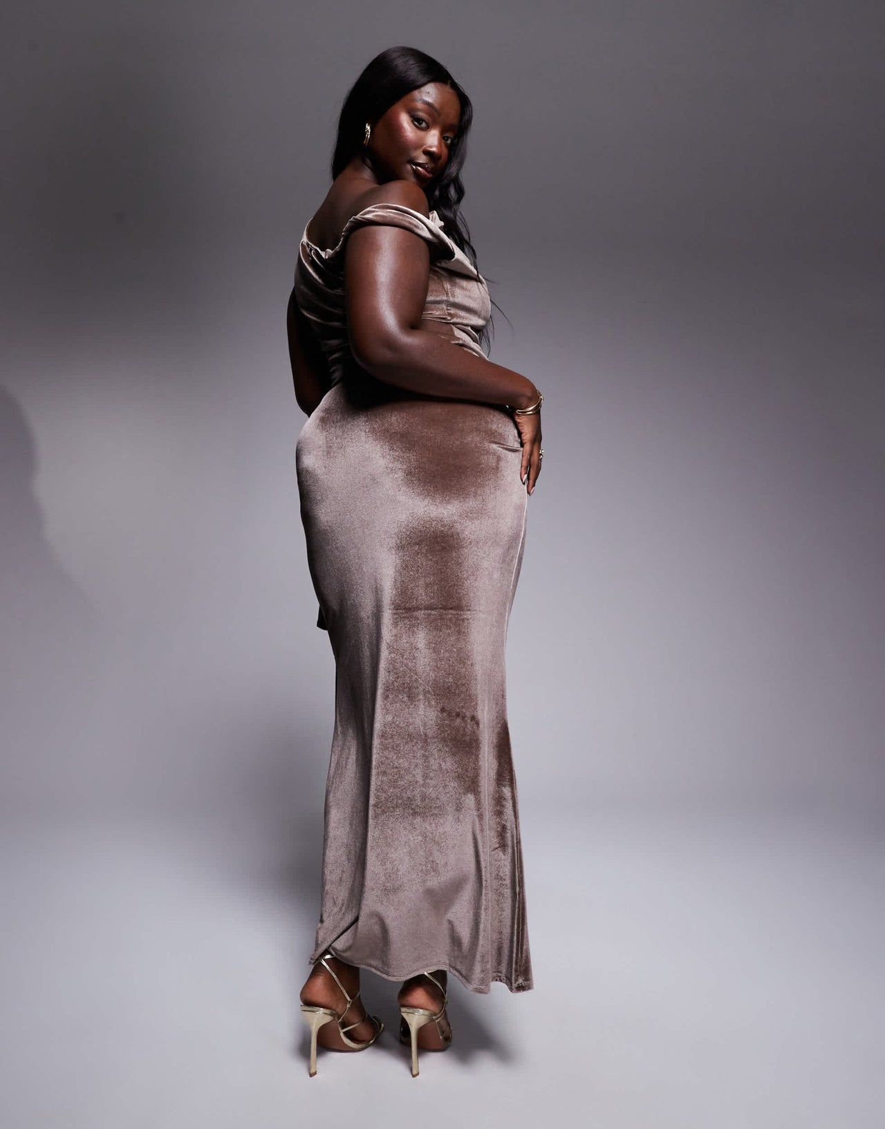 ASOS DESIGN Curve co - ord velvet drape fishtail maxi skirt in mink - ASOS Sample Sale