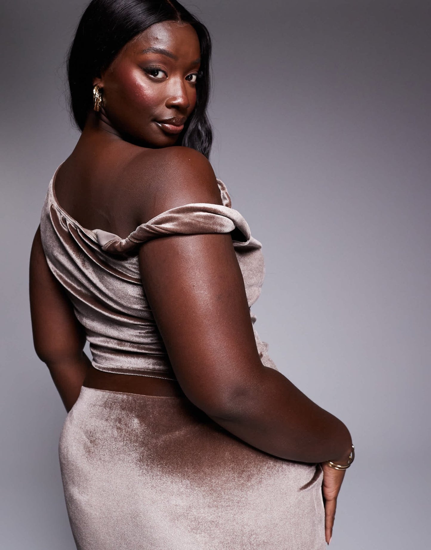 ASOS DESIGN Curve co - ord velvet twist off shoulder top with trim in mink - ASOS Sample Sale