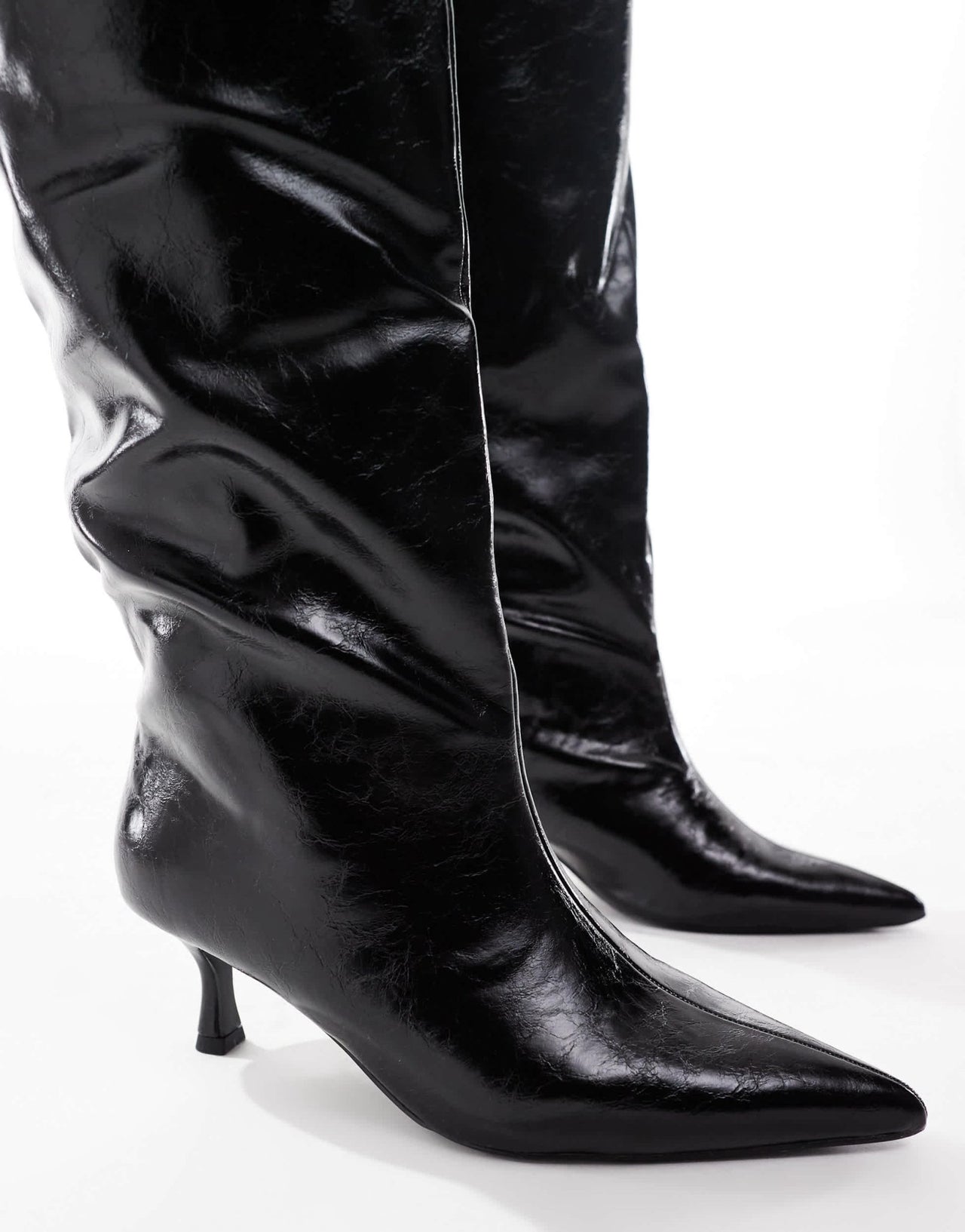 ASOS DESIGN Curve Crimson pull - on kitten heeled knee boots in black - ASOS Sample Sale