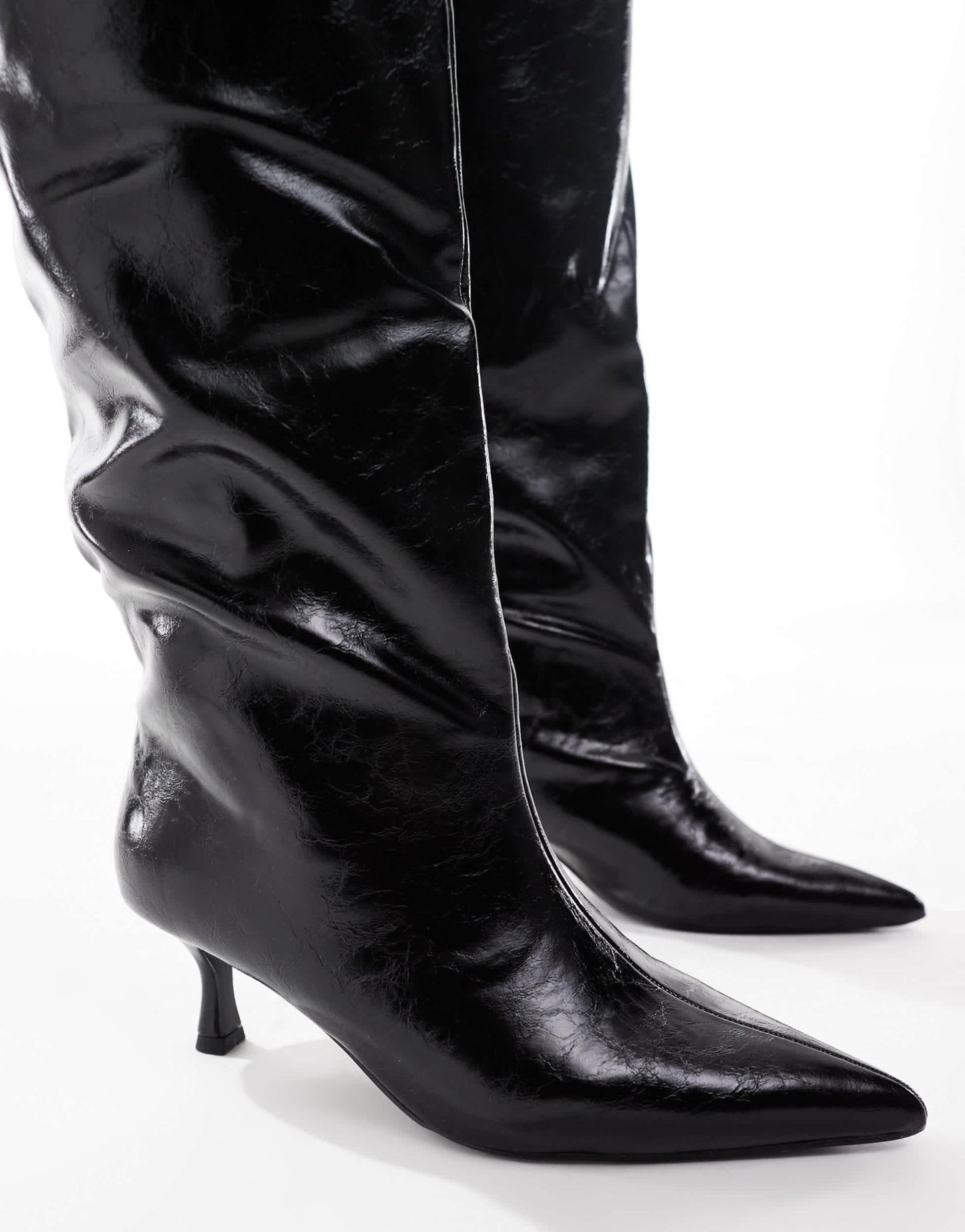 ASOS DESIGN Curve Crimson pull - on kitten heeled knee boots in black - ASOS Sample Sale