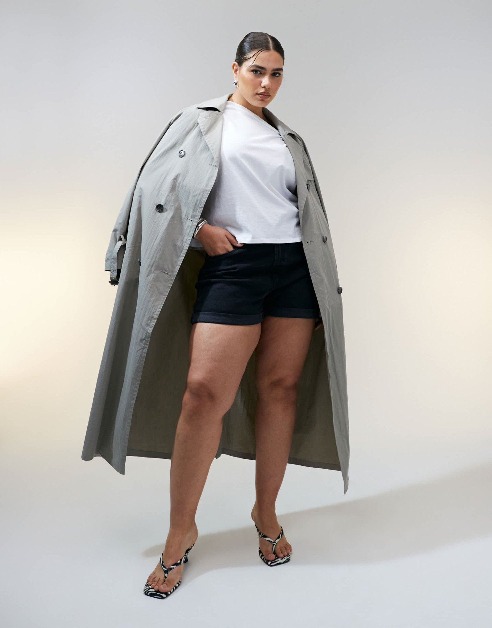 ASOS DESIGN Curve denim comfort mom short in washed black - ASOS Sample Sale