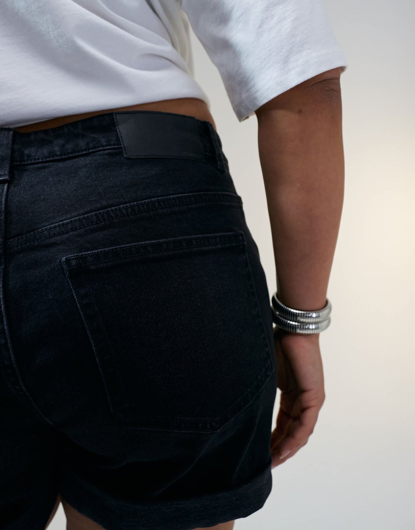 ASOS DESIGN Curve denim comfort mom short in washed black - ASOS Sample Sale