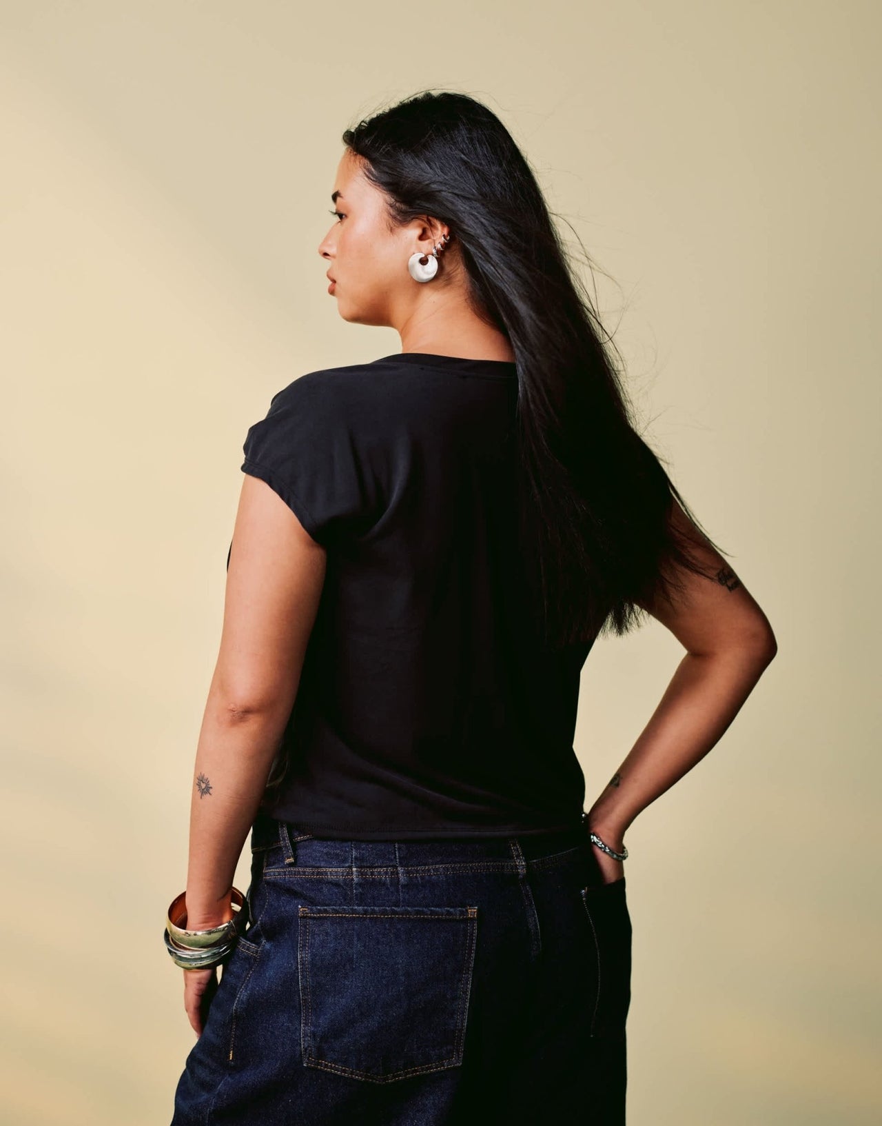 ASOS DESIGN Curve modal one sleeve sleeve t-shirt with silver trim in black - ASOS Sample Sale