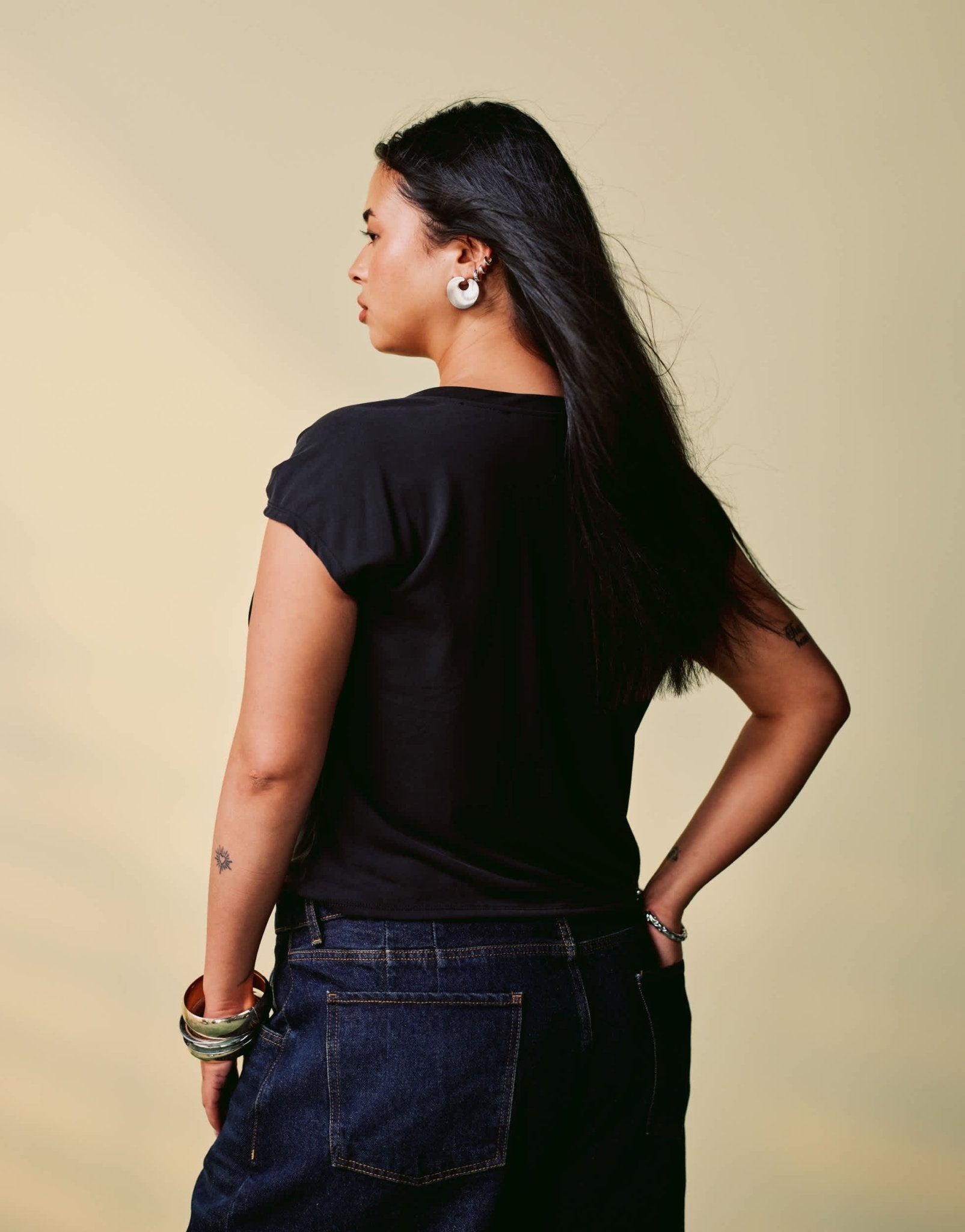 ASOS DESIGN Curve modal one sleeve sleeve t-shirt with silver trim in black - ASOS Sample Sale