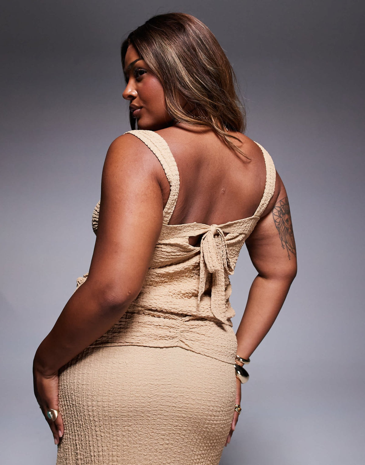 ASOS DESIGN Curve Ozzy exclusive textured knot front longline beach top in cream - ASOS Sample Sale