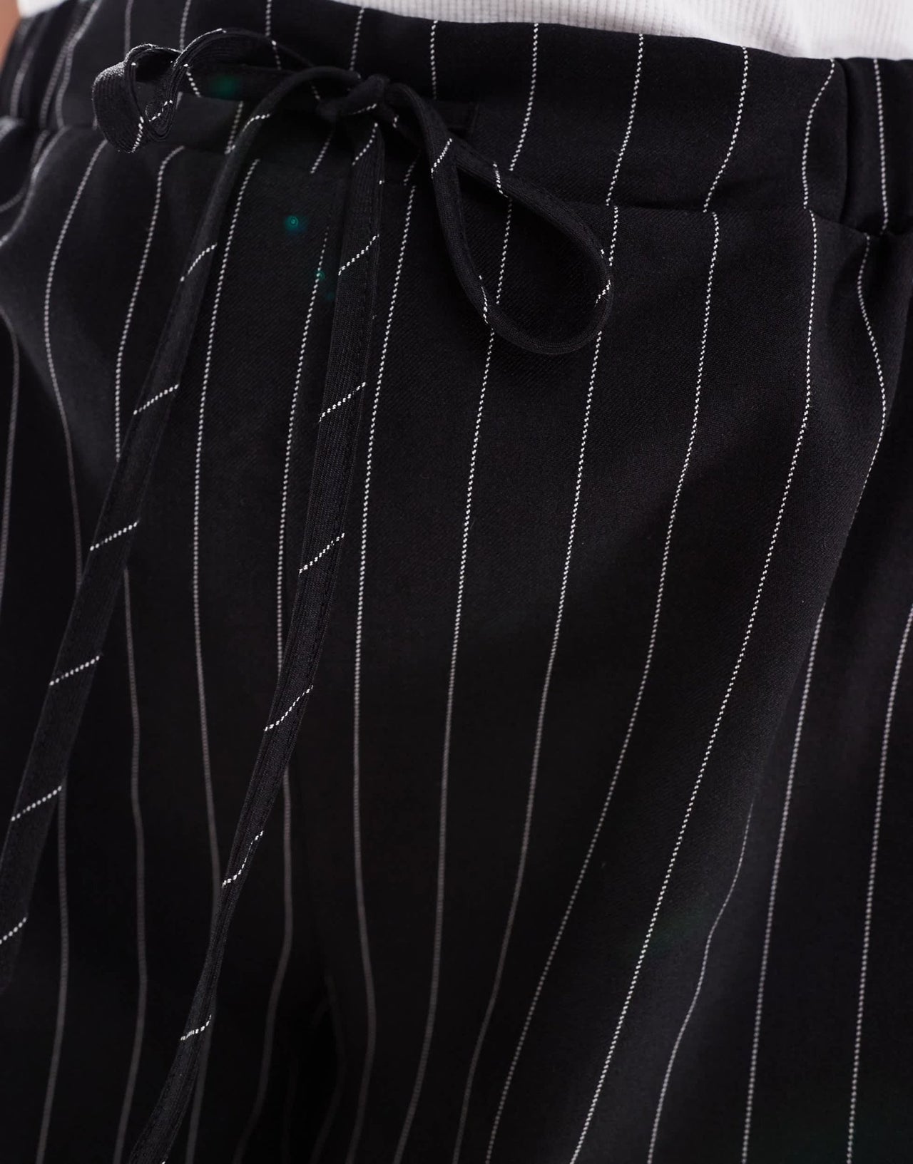 ASOS DESIGN Curve pull on short in black stripe - ASOS Sample Sale