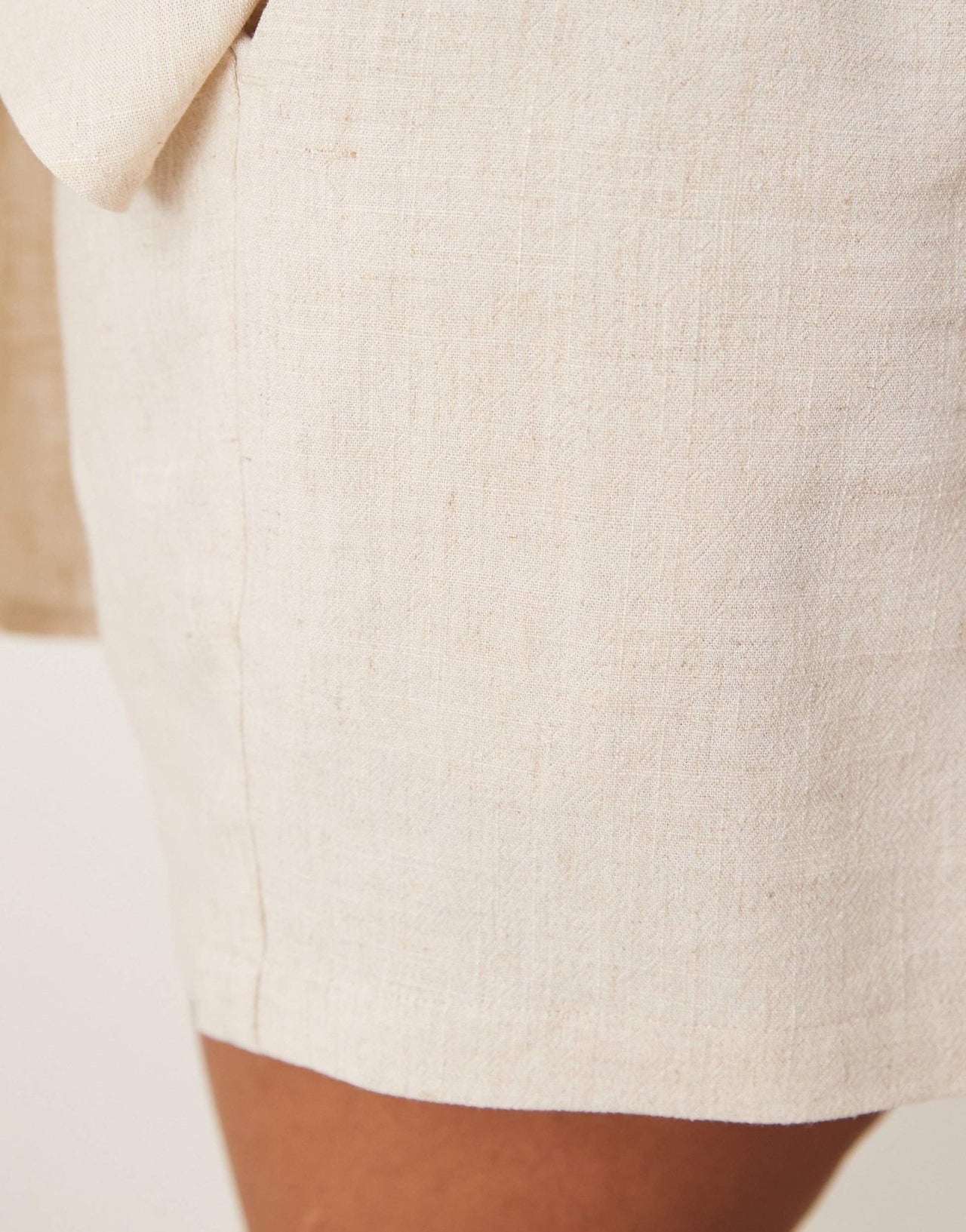 ASOS DESIGN Curve relaxed dad shorts with linen in stone - ASOS Sample Sale